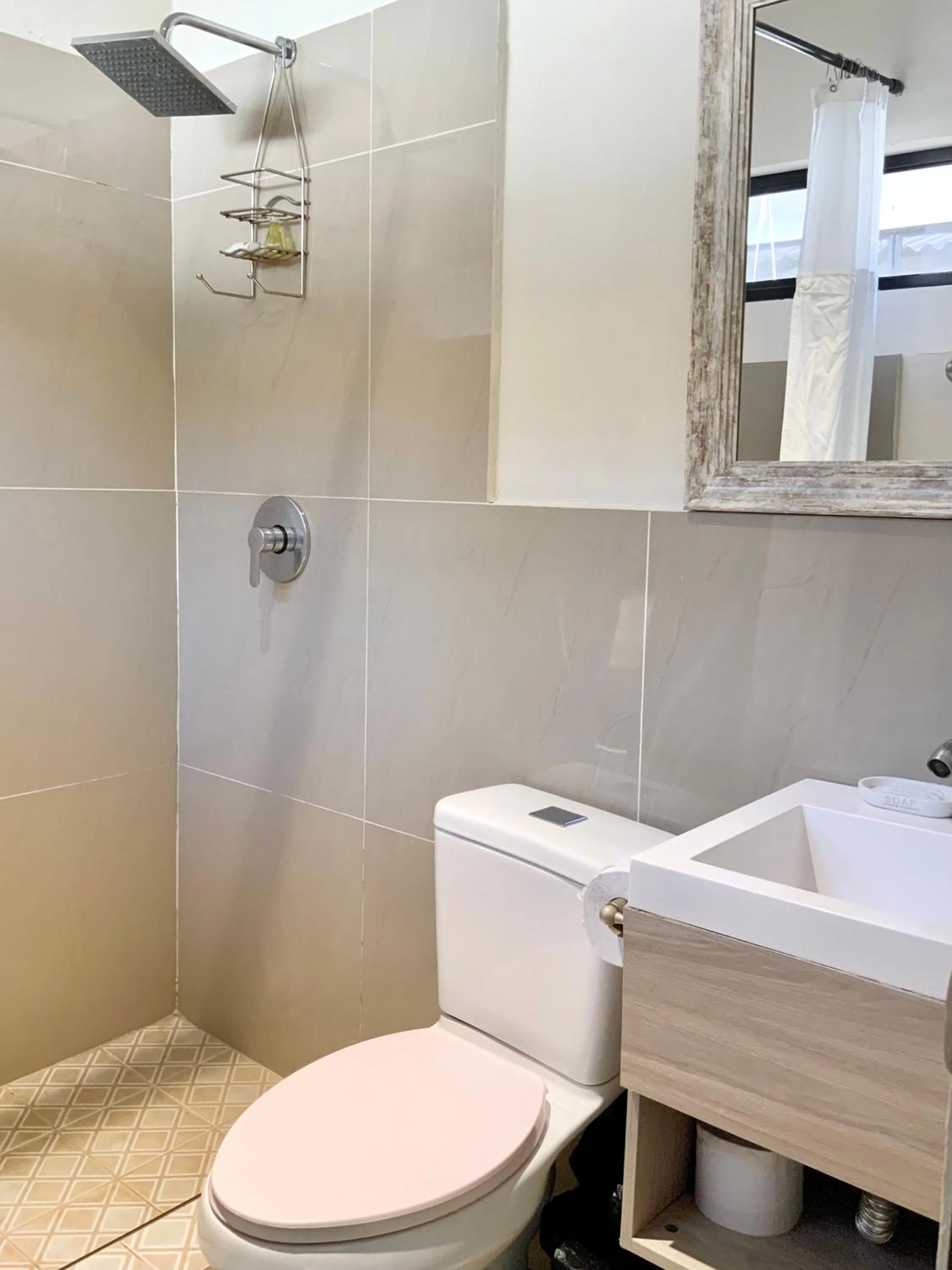 Toilet in Paradise Surf Hotel