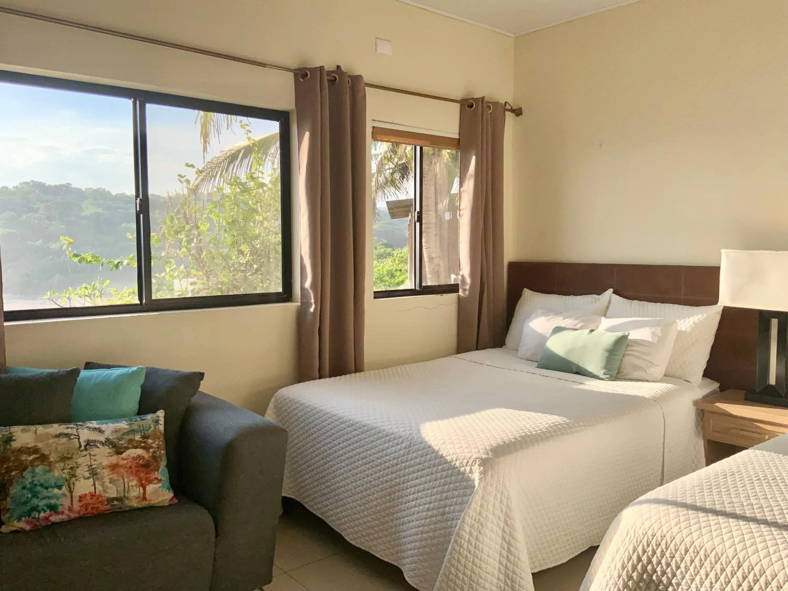 Bed in Paradise Surf Hotel