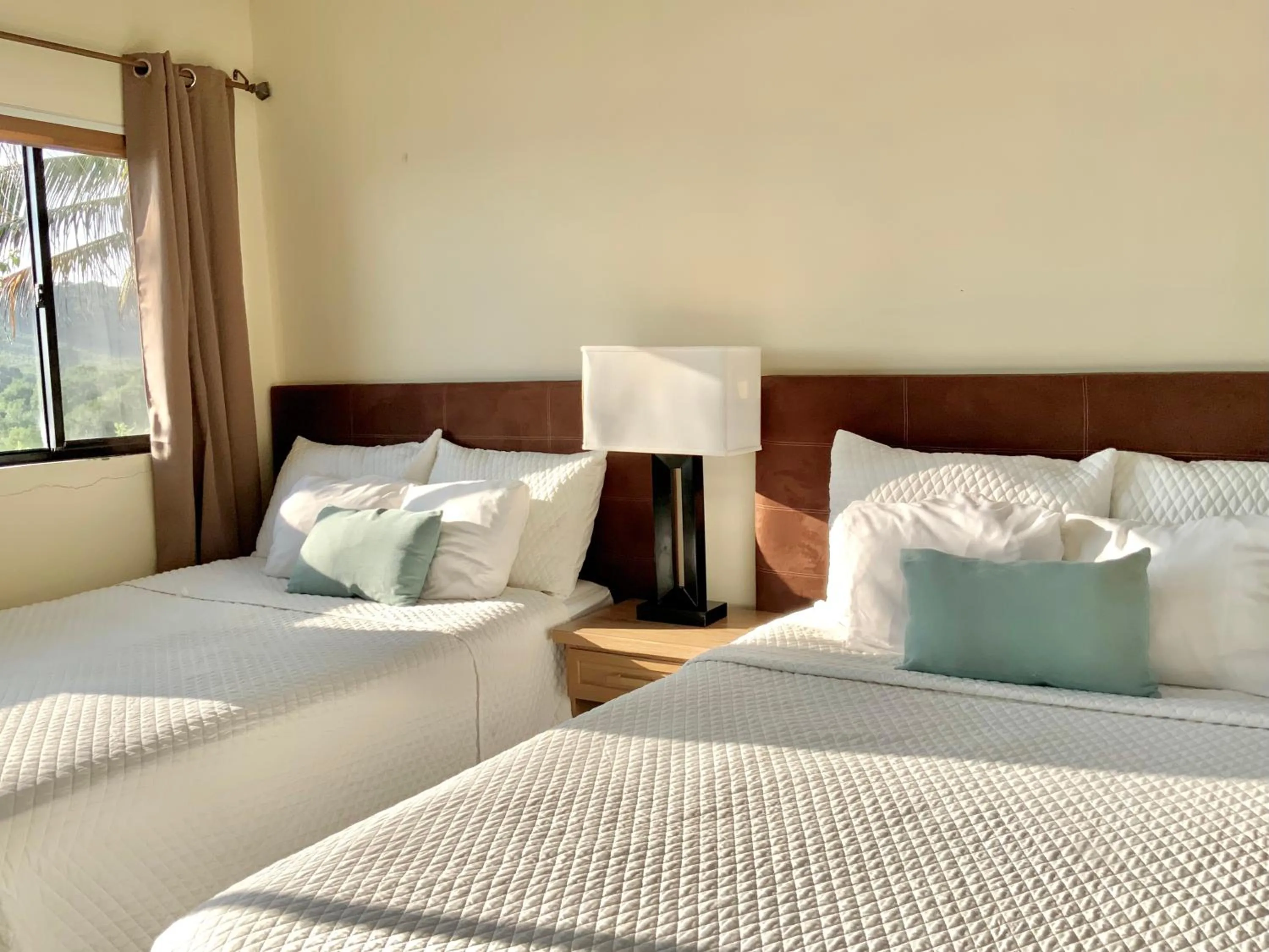 Bed in Paradise Surf Hotel