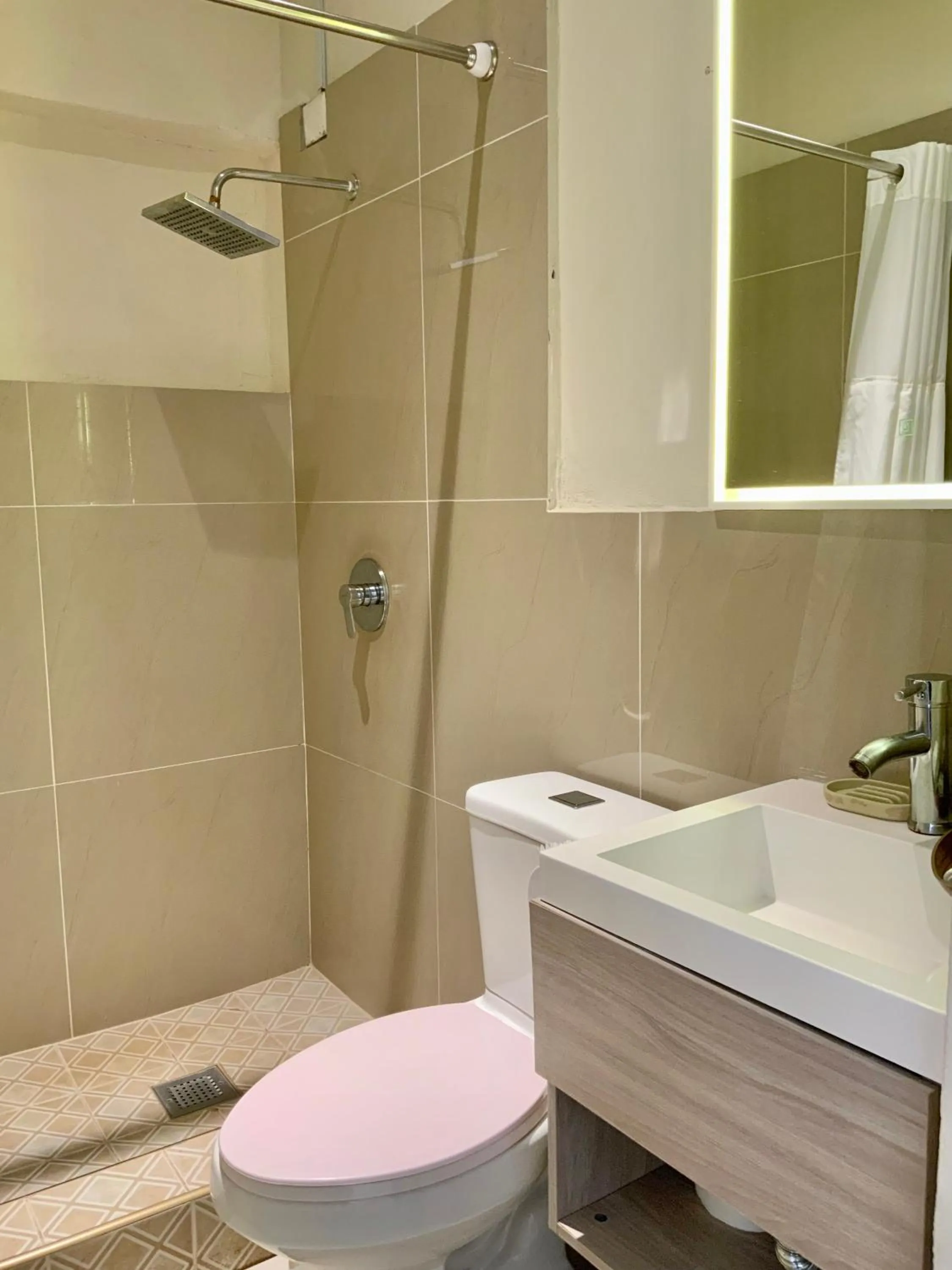 Shower in Paradise Surf Hotel