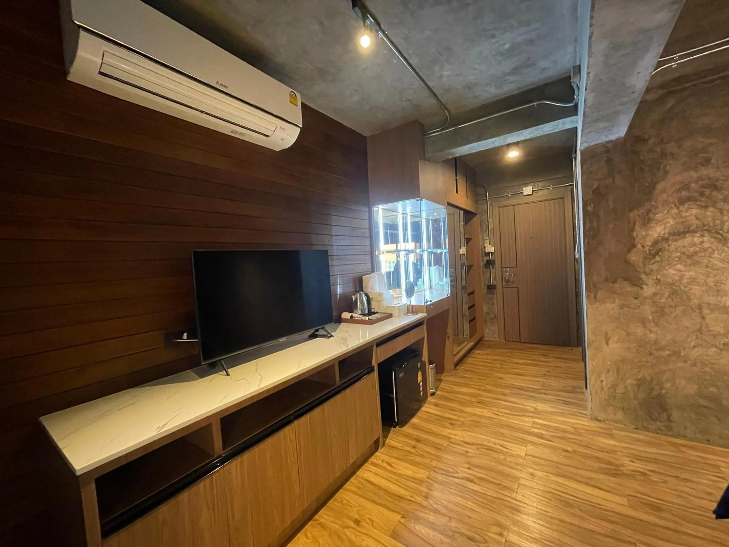 TV and multimedia in Loft122 Hotel