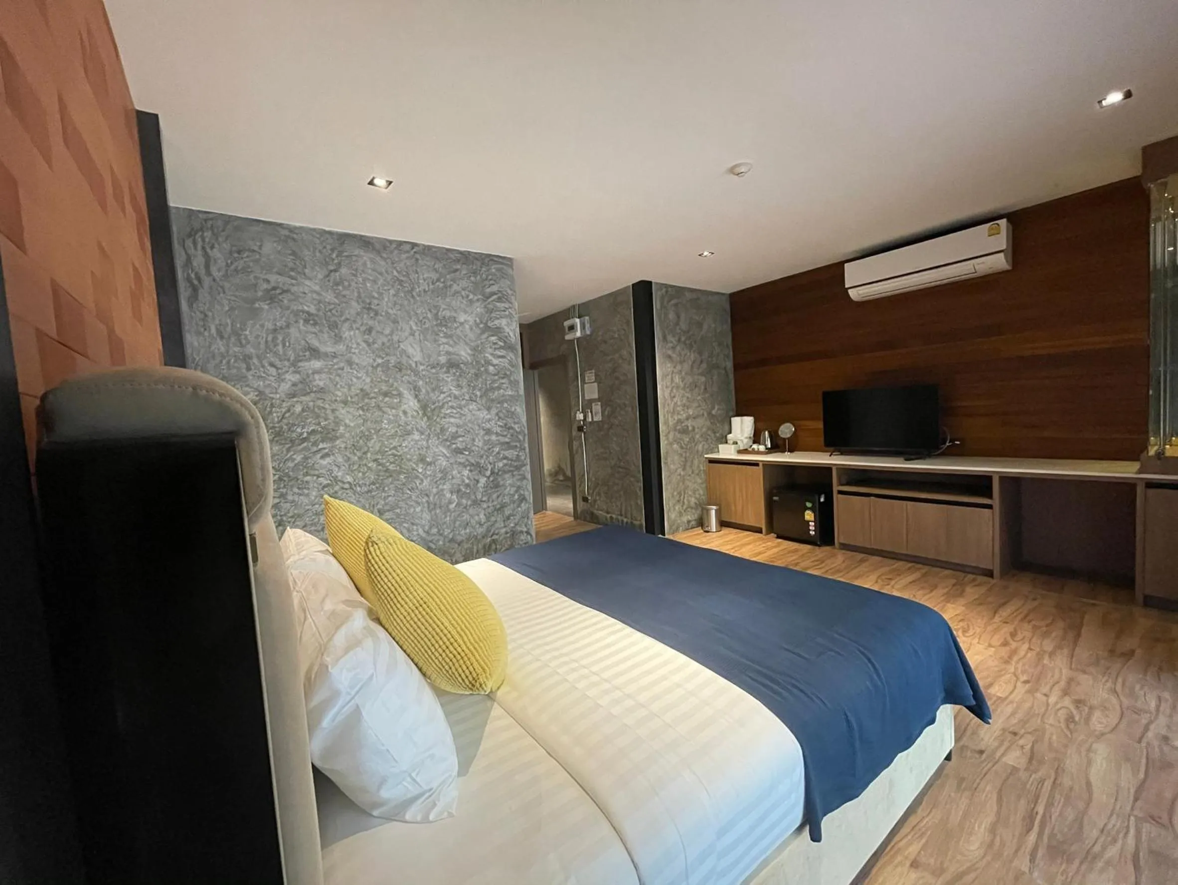 Bed in Loft122 Hotel