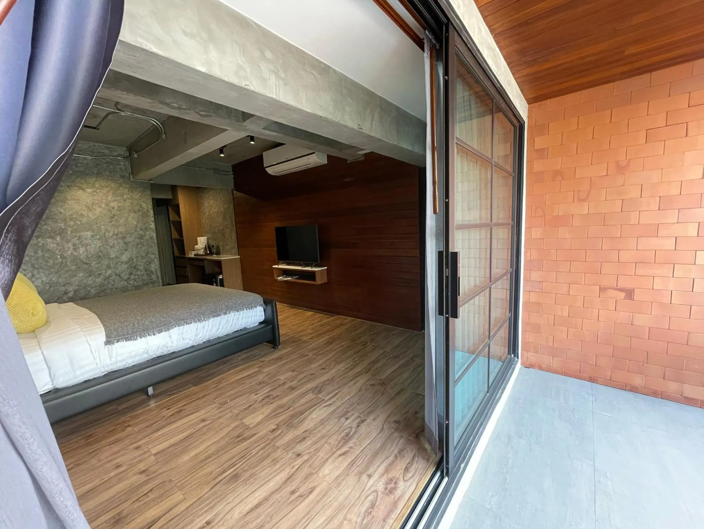 Photo of the whole room, Bed in Loft122 Hotel