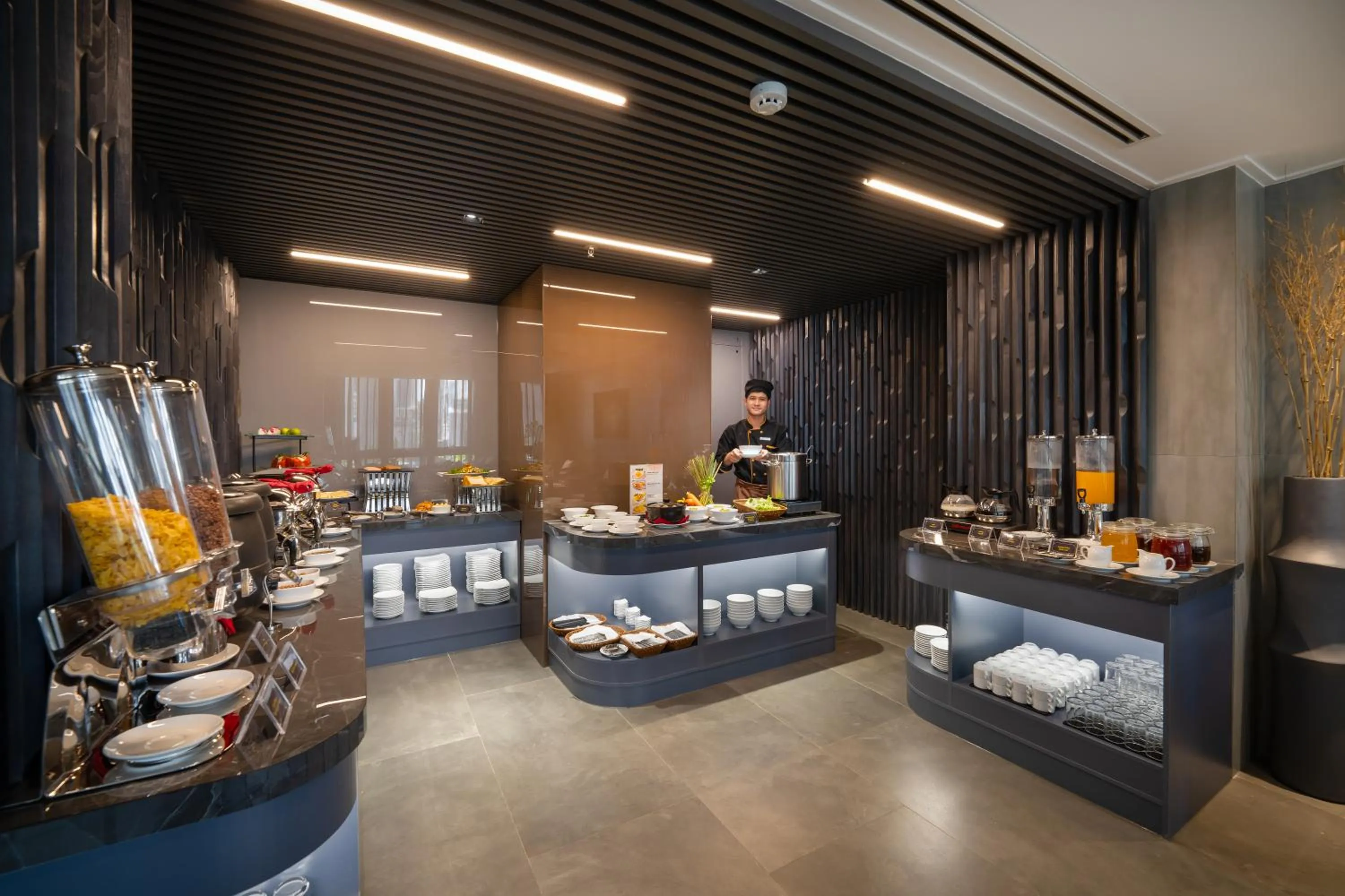 Restaurant/places to eat in LEGEND Boutique Hotel