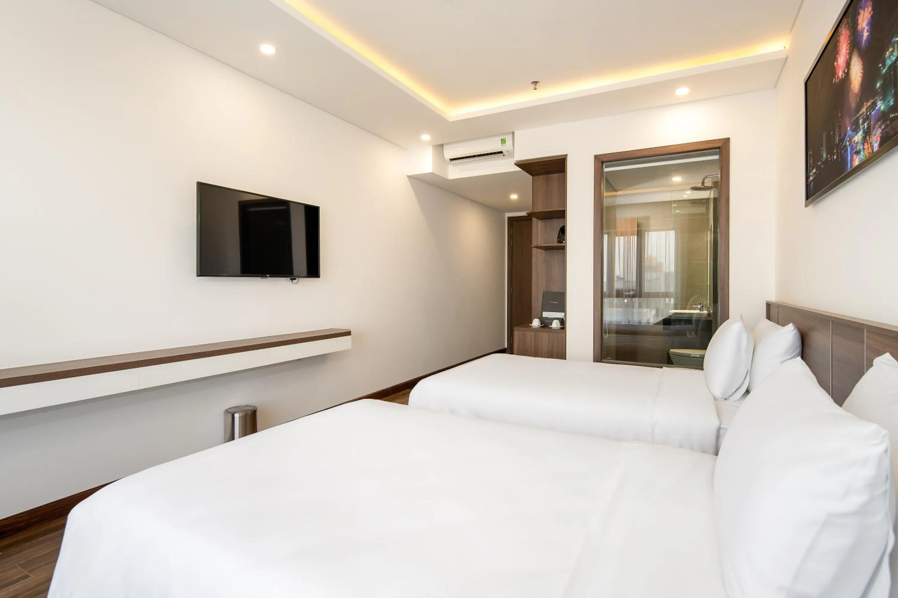 Shower, Bed in Tan Phuong Nam Hotel & Apartment