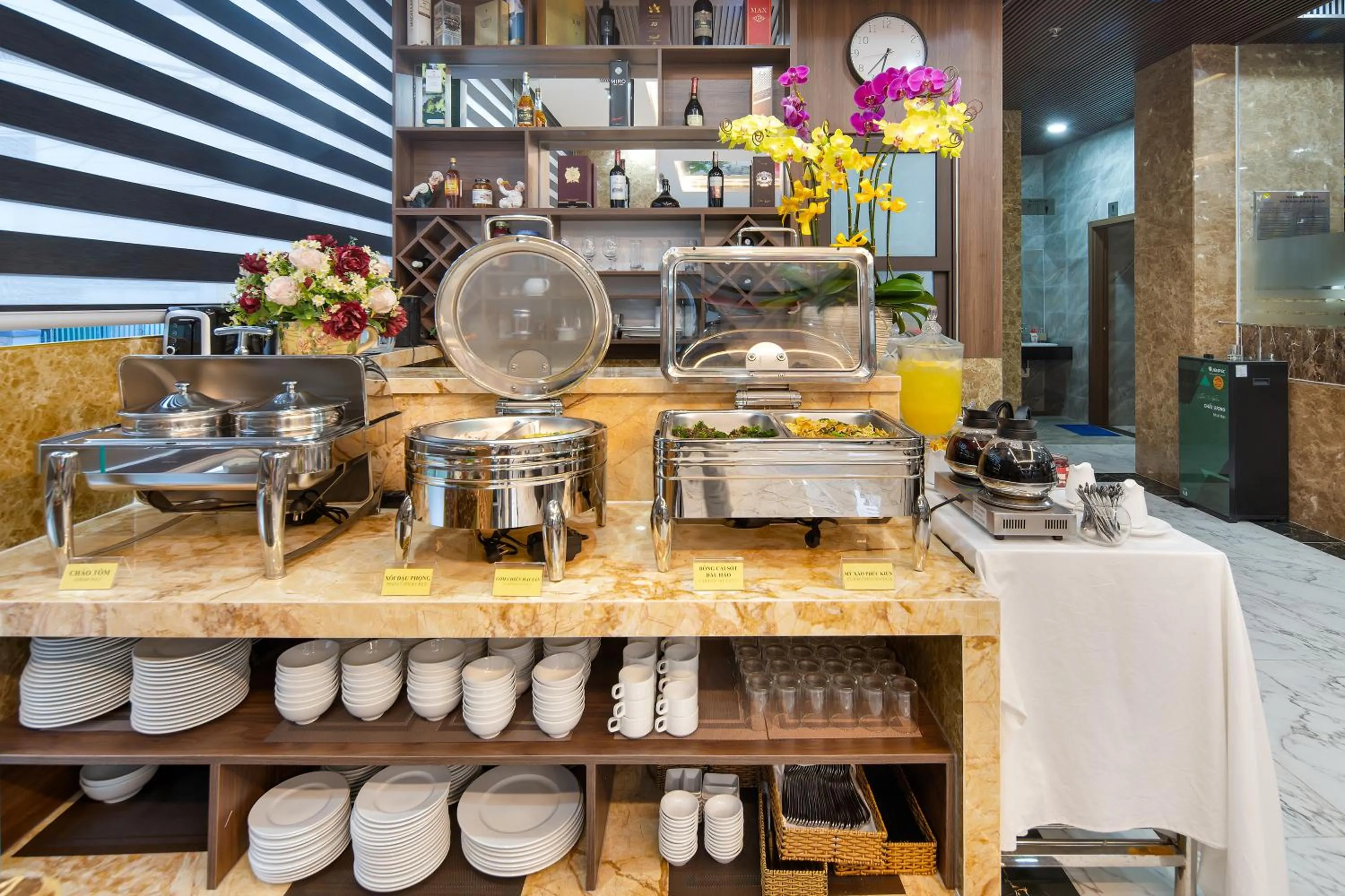 Food and drinks in Tan Phuong Nam Hotel & Apartment