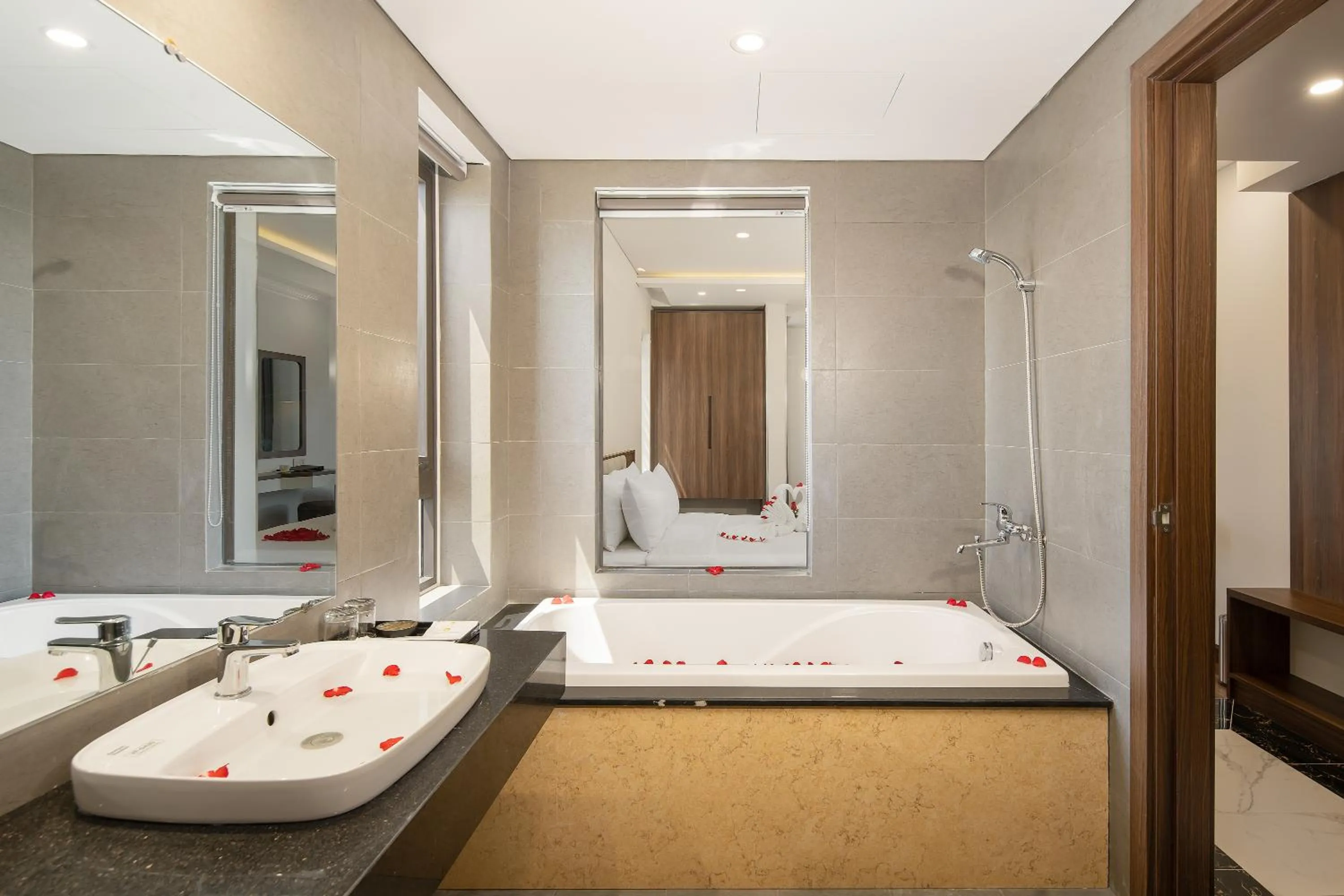 Bathroom in Tan Phuong Nam Hotel & Apartment