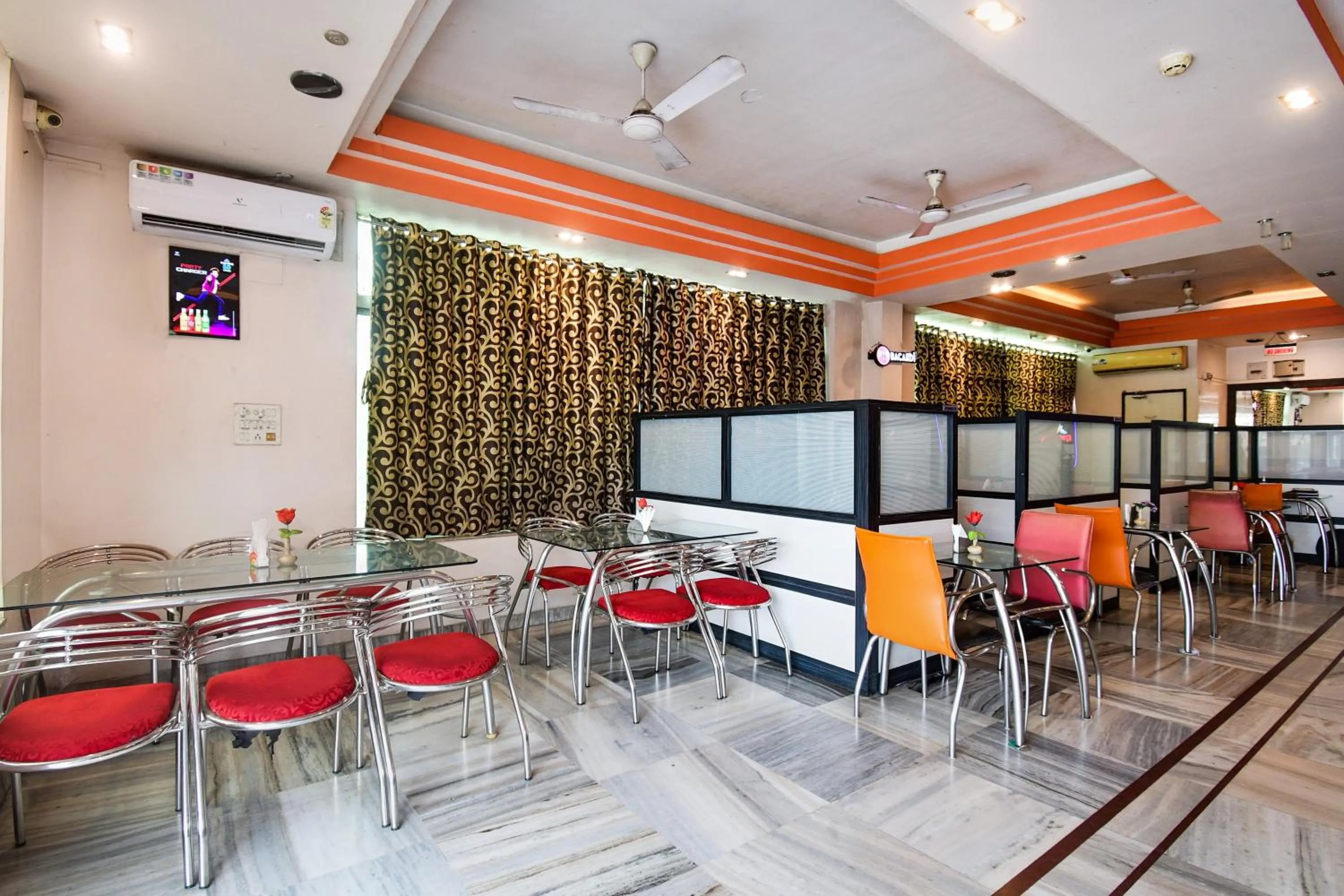 Restaurant/places to eat in Hotel O New Tulip Santragachi Junction
