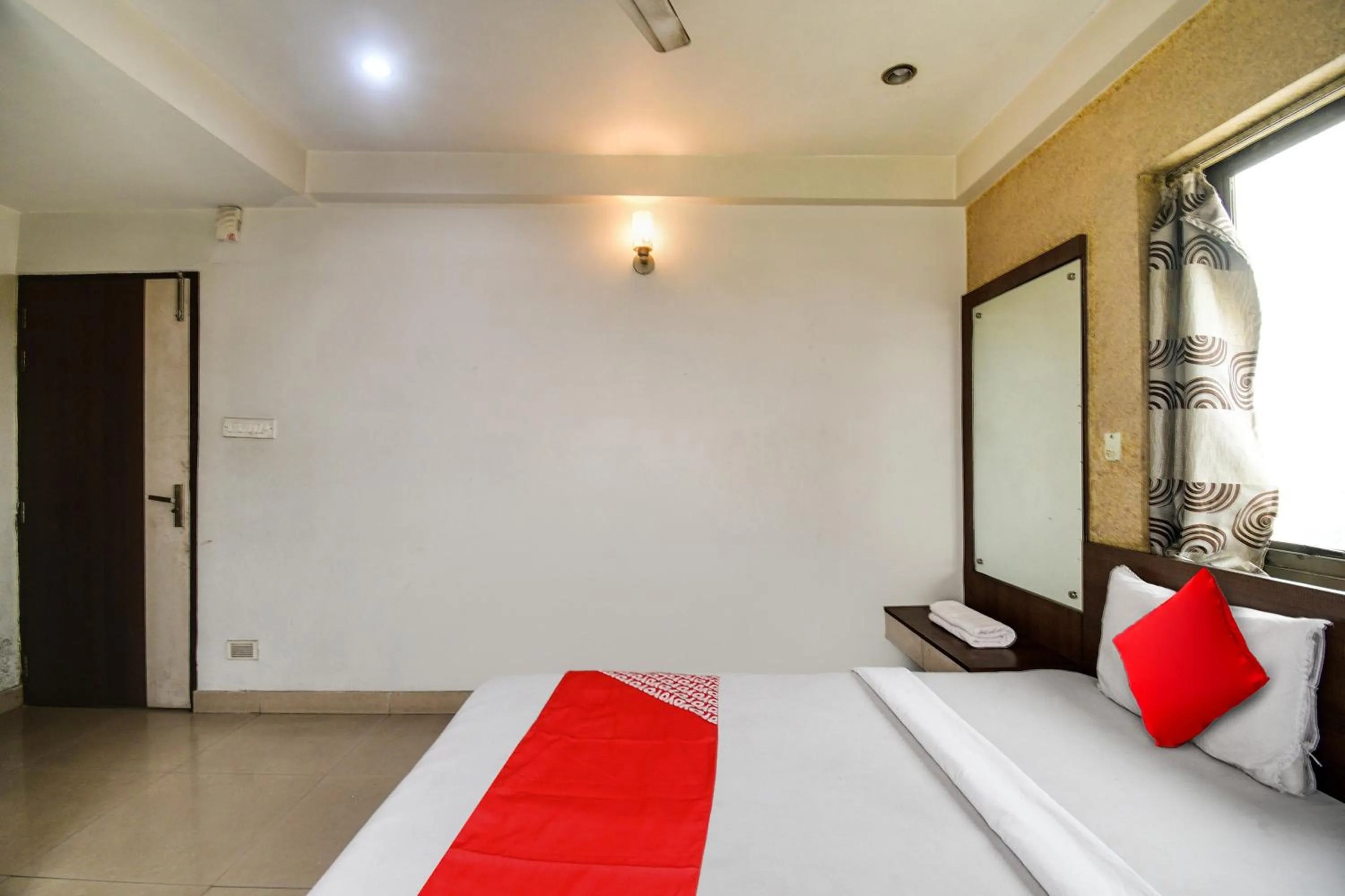 Lobby or reception, Bed in Hotel O New Tulip Santragachi Junction