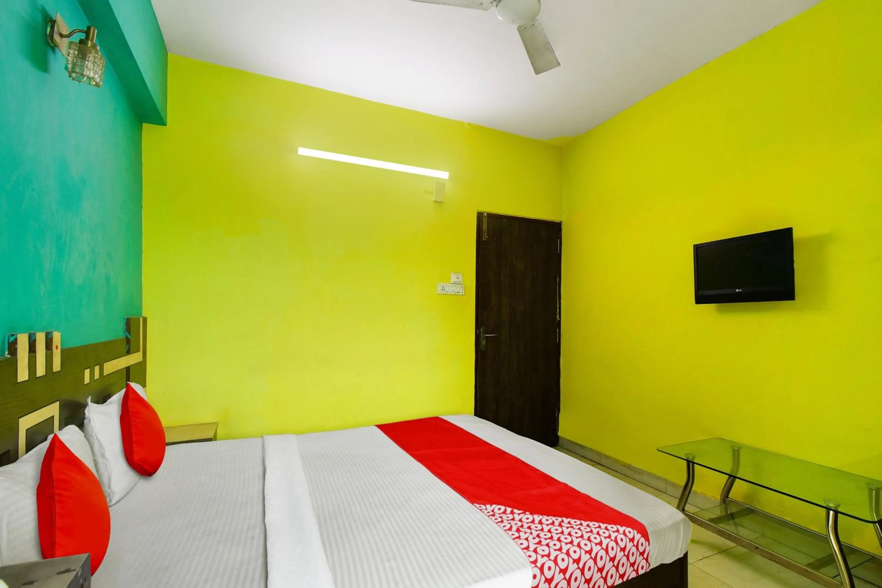 Bedroom, Bed in Hotel O New Tulip Santragachi Junction