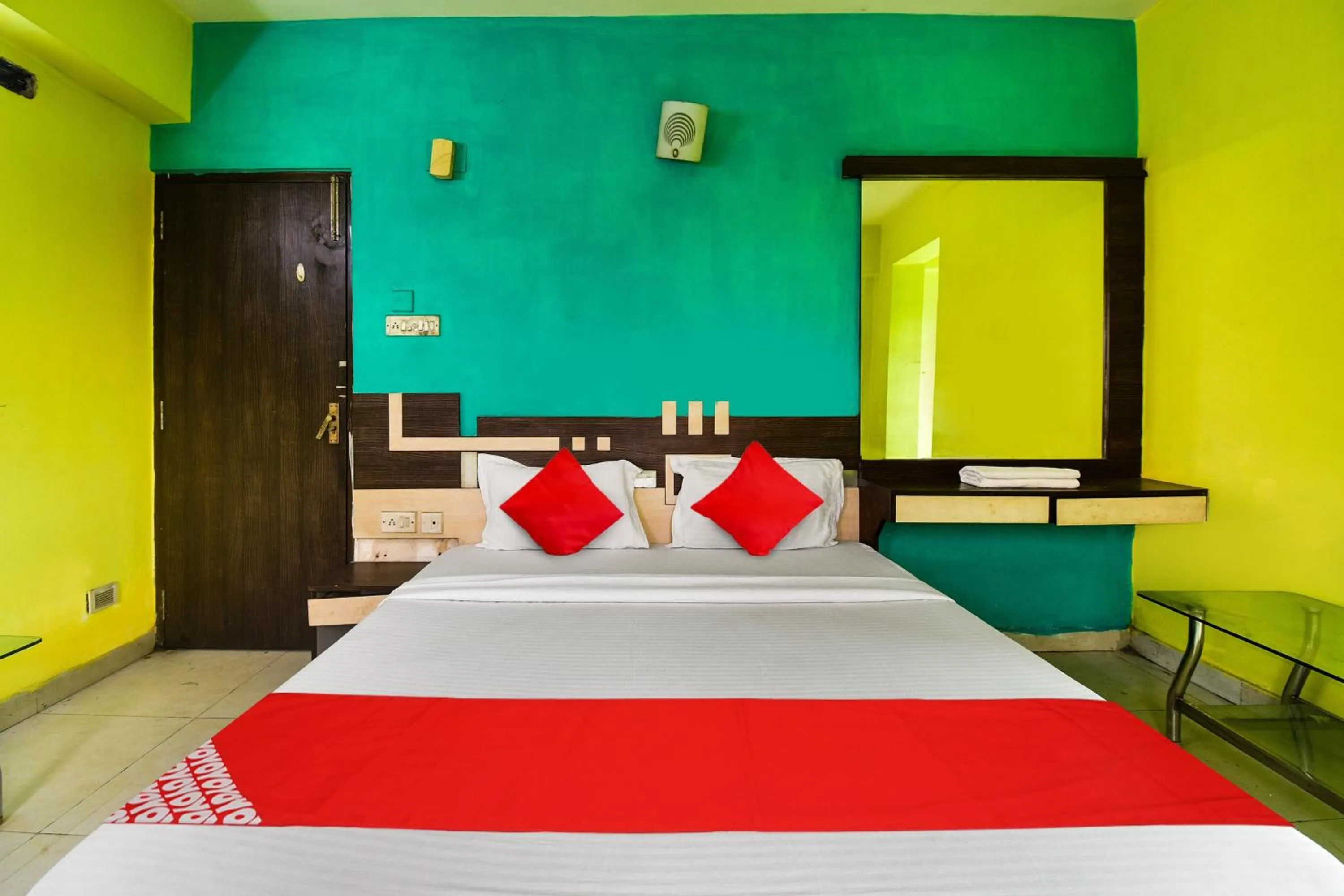 Bedroom, Bed in Hotel O New Tulip Santragachi Junction