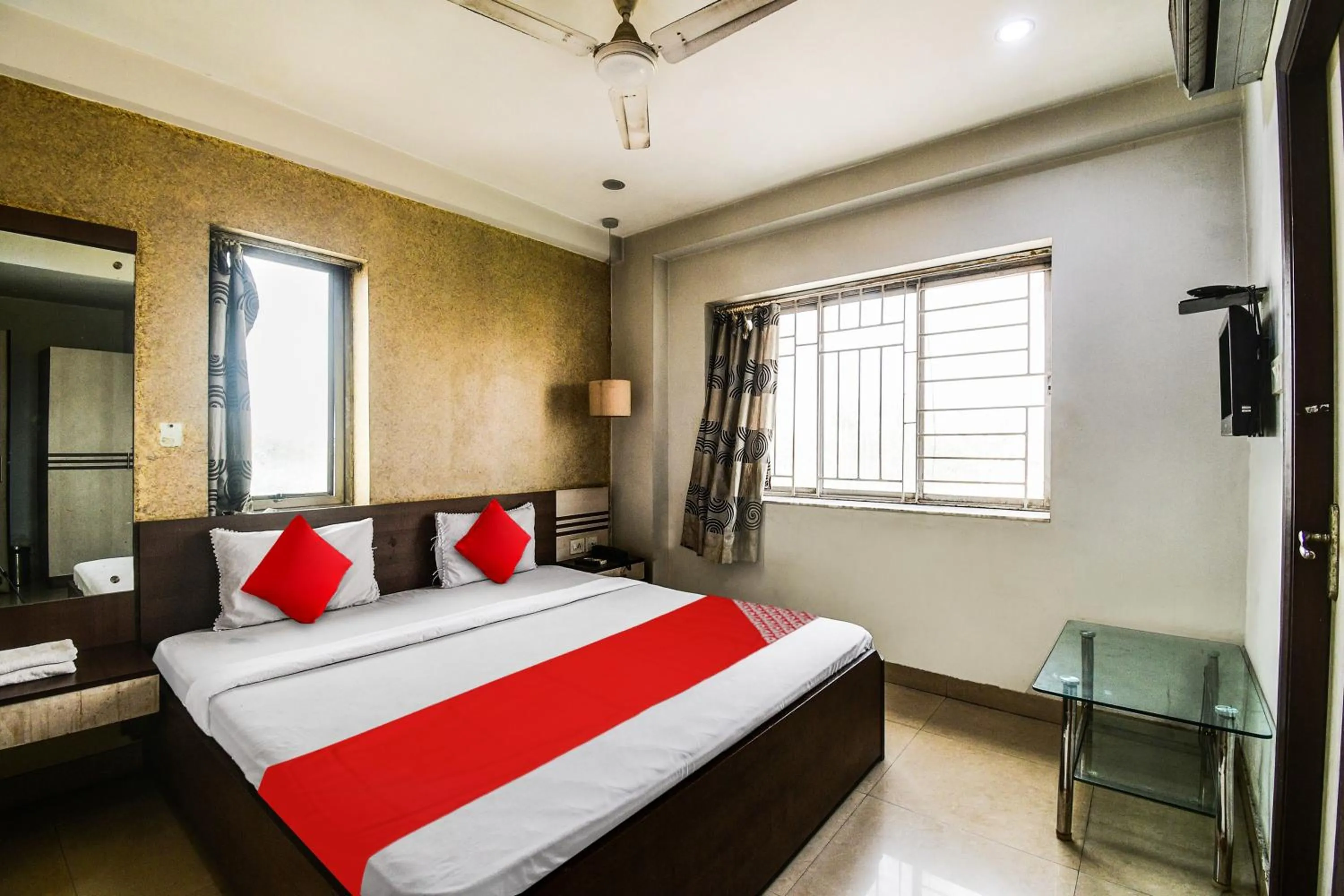 Facade/entrance, Bed in Hotel O New Tulip Santragachi Junction