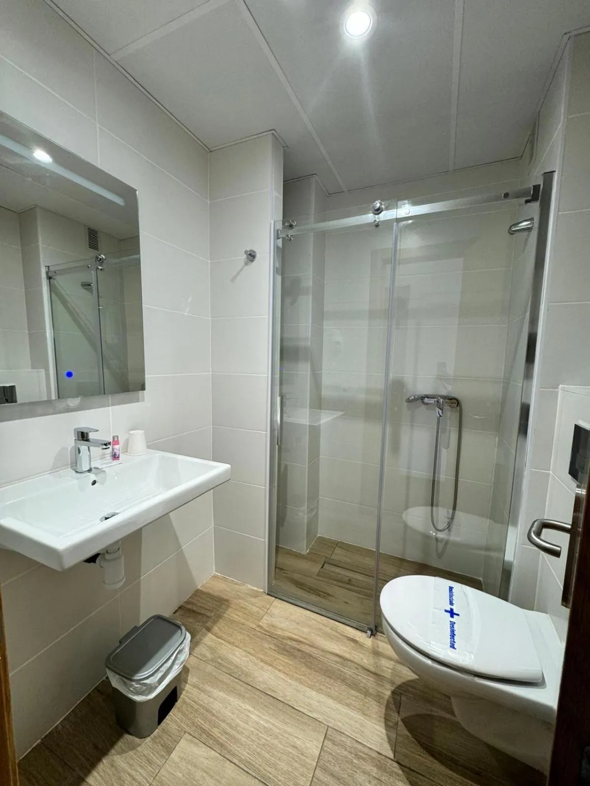 Shower in HOTEL MORELL