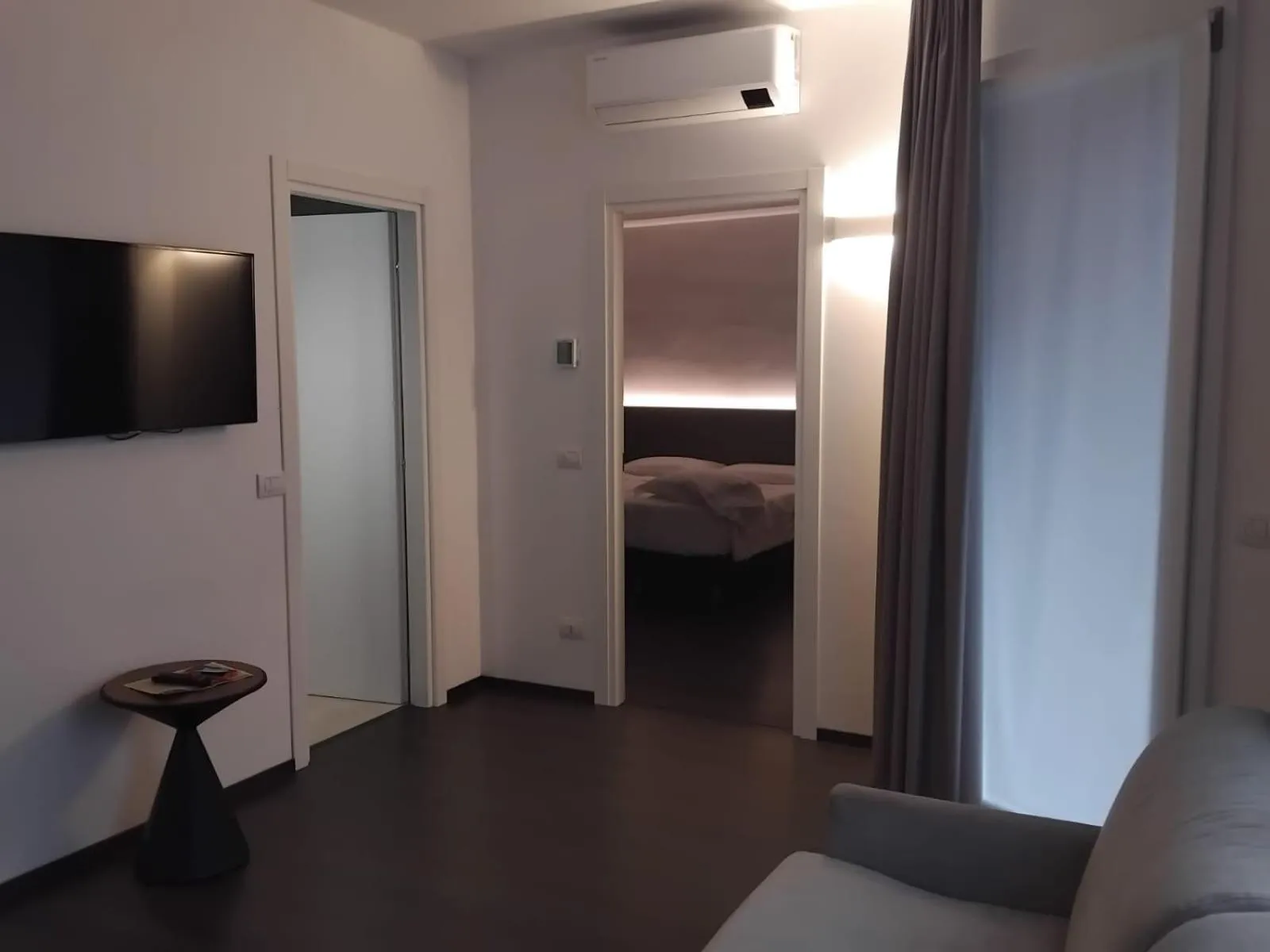 Photo of the whole room, Bed in Venice Terminal Apartments & Suites