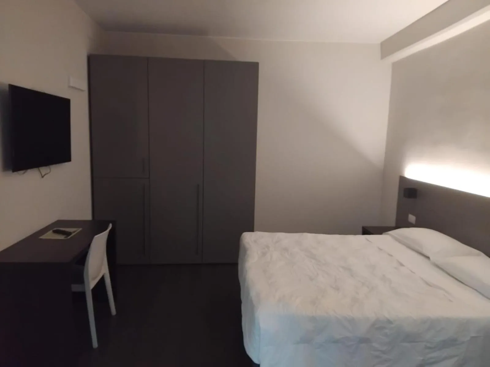 Bedroom, Bed in Venice Terminal Apartments & Suites