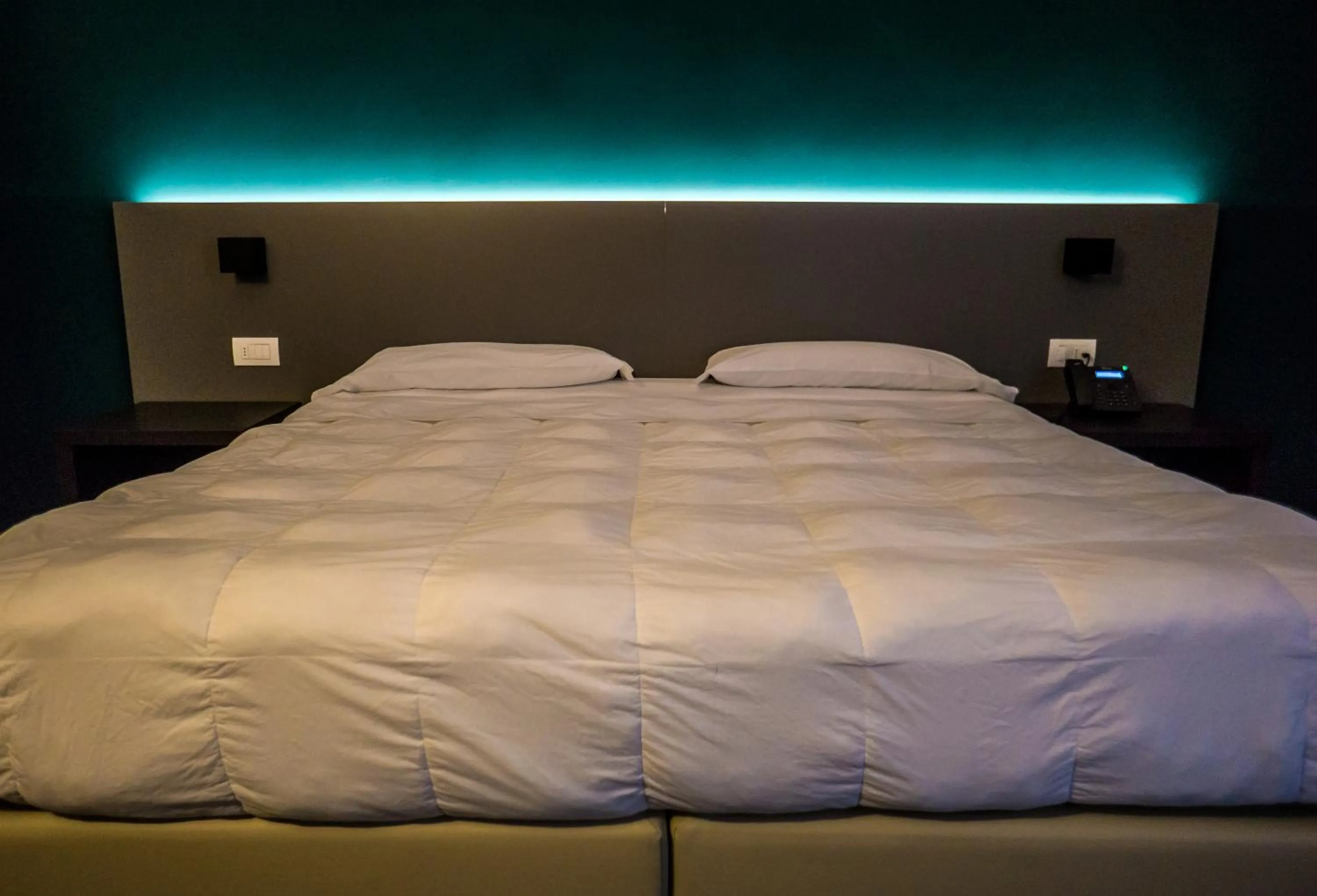 Property building, Bed in Venice Terminal Apartments & Suites