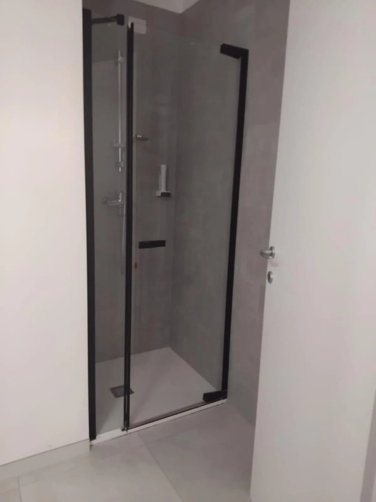 Shower in Venice Terminal Apartments & Suites