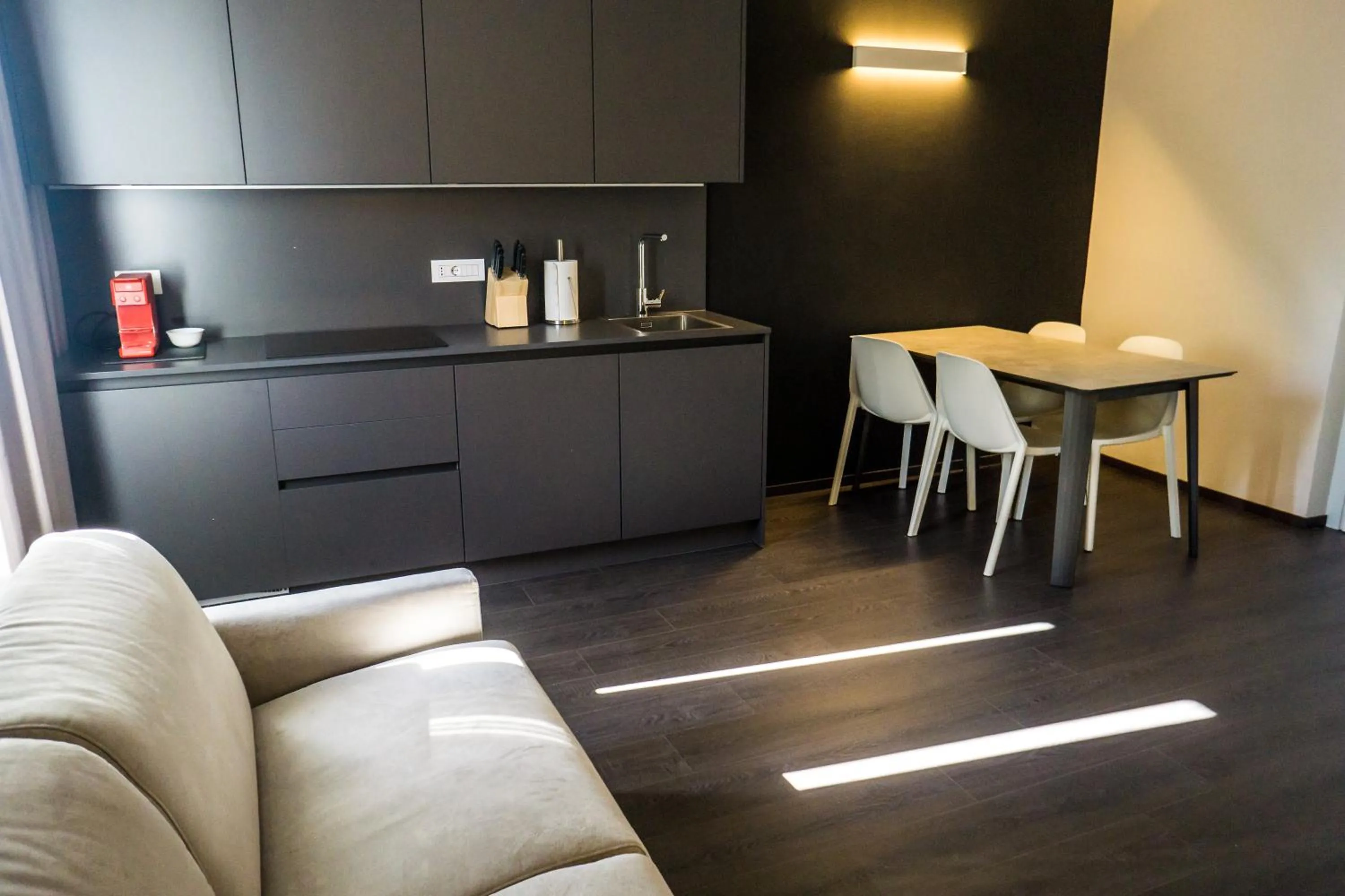 Property building in Venice Terminal Apartments & Suites