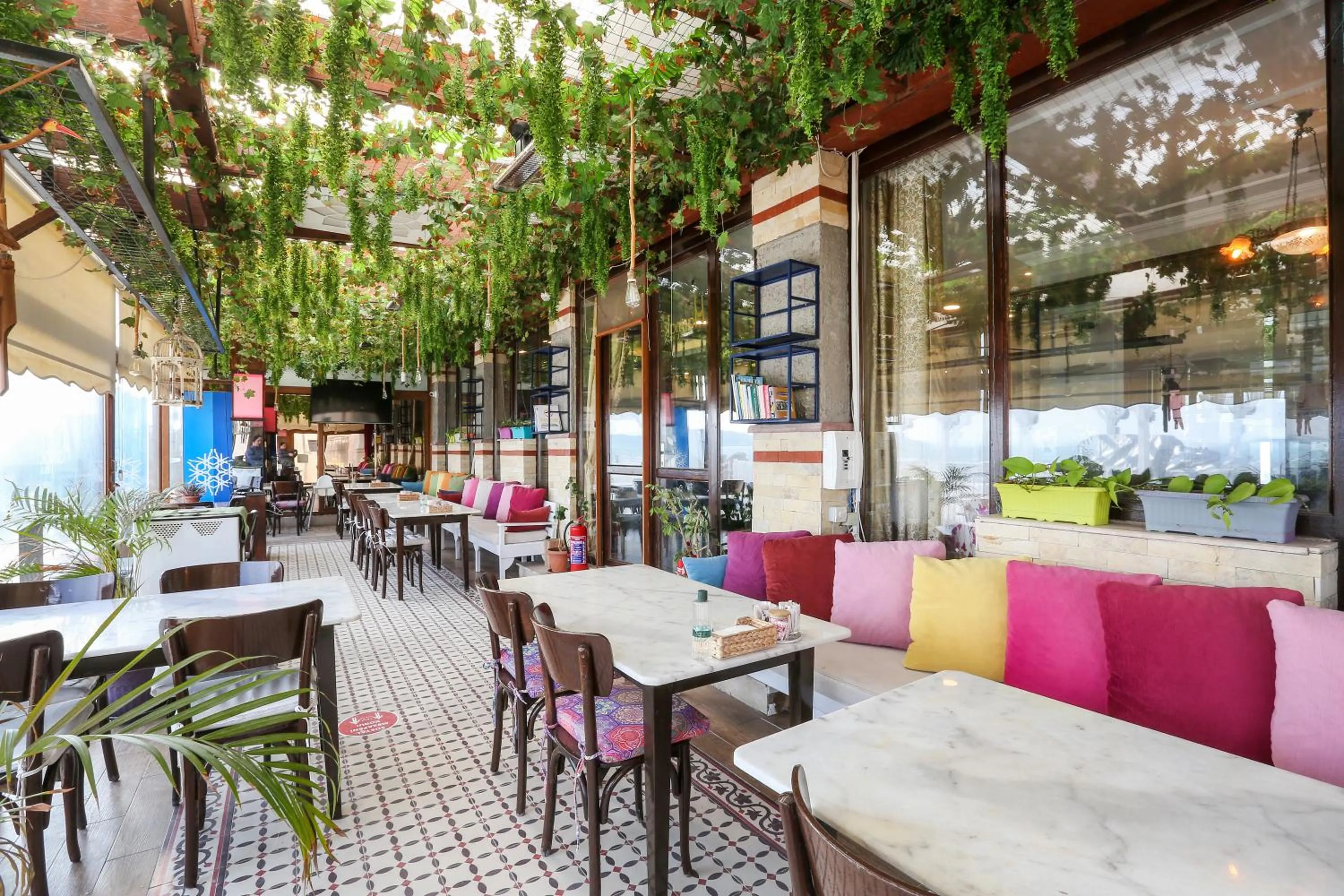 Restaurant/places to eat in URLA PERA HOTEL