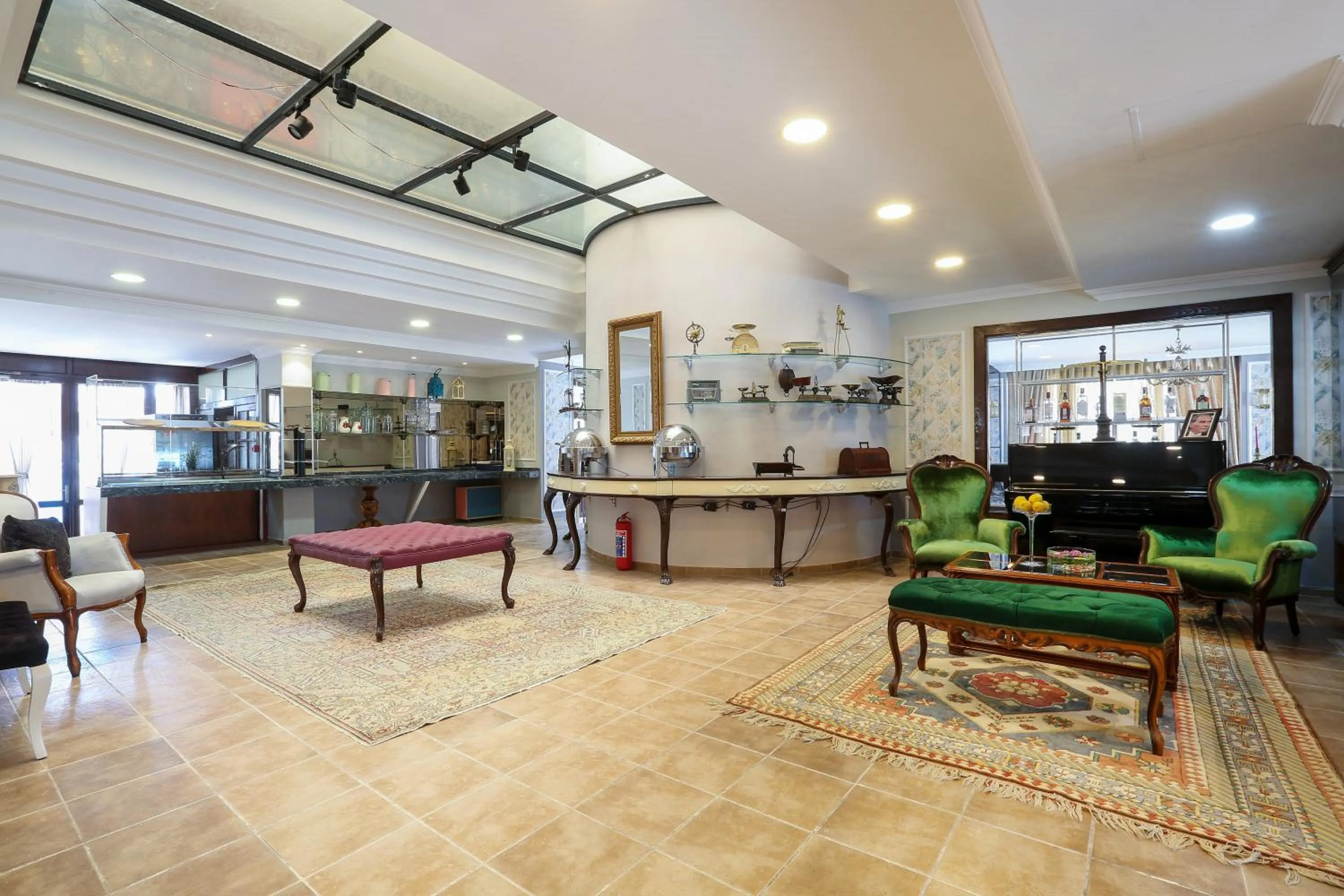 Restaurant/places to eat in URLA PERA HOTEL