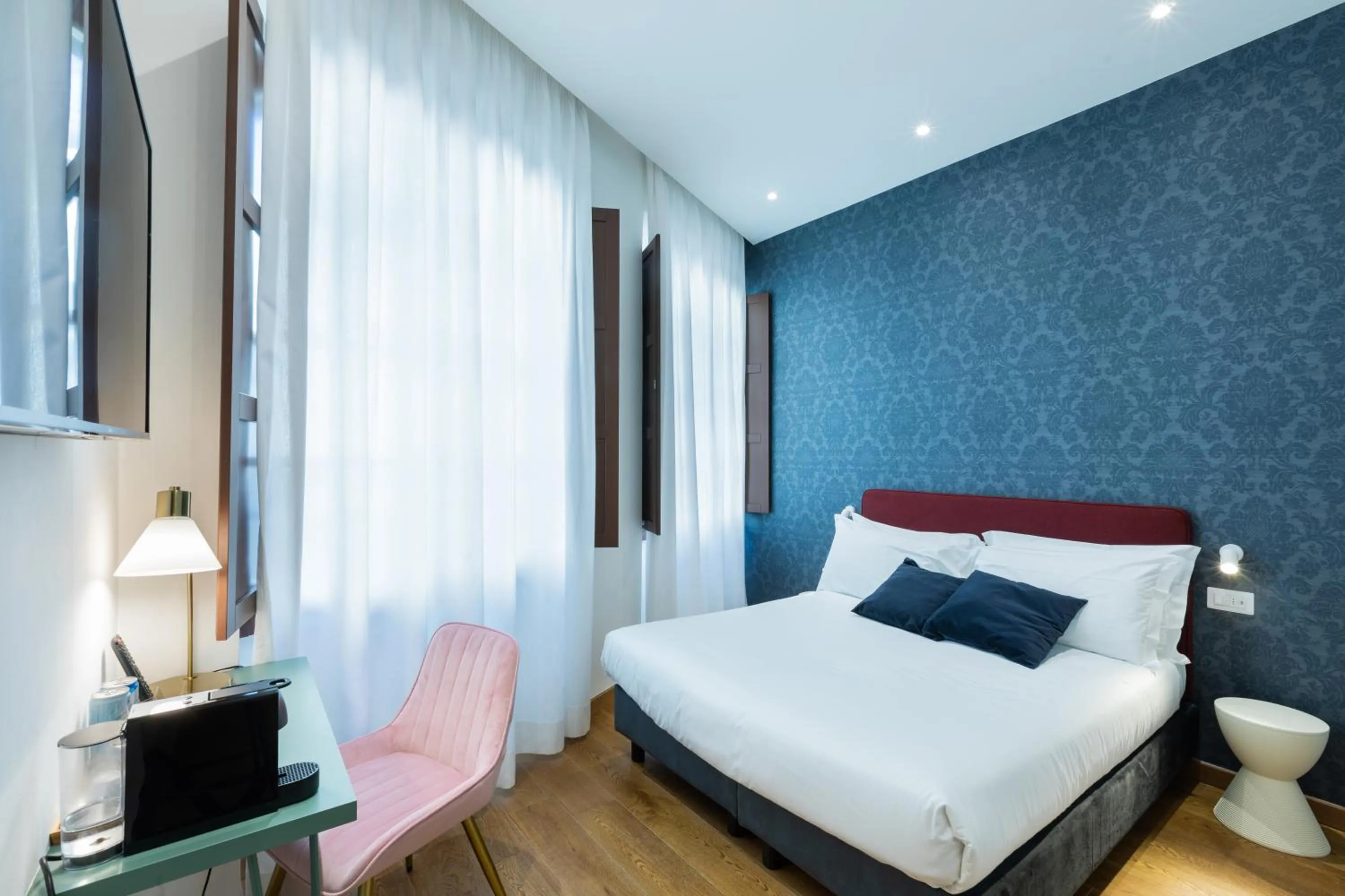 Photo of the whole room, Bed in Amabilia Florence