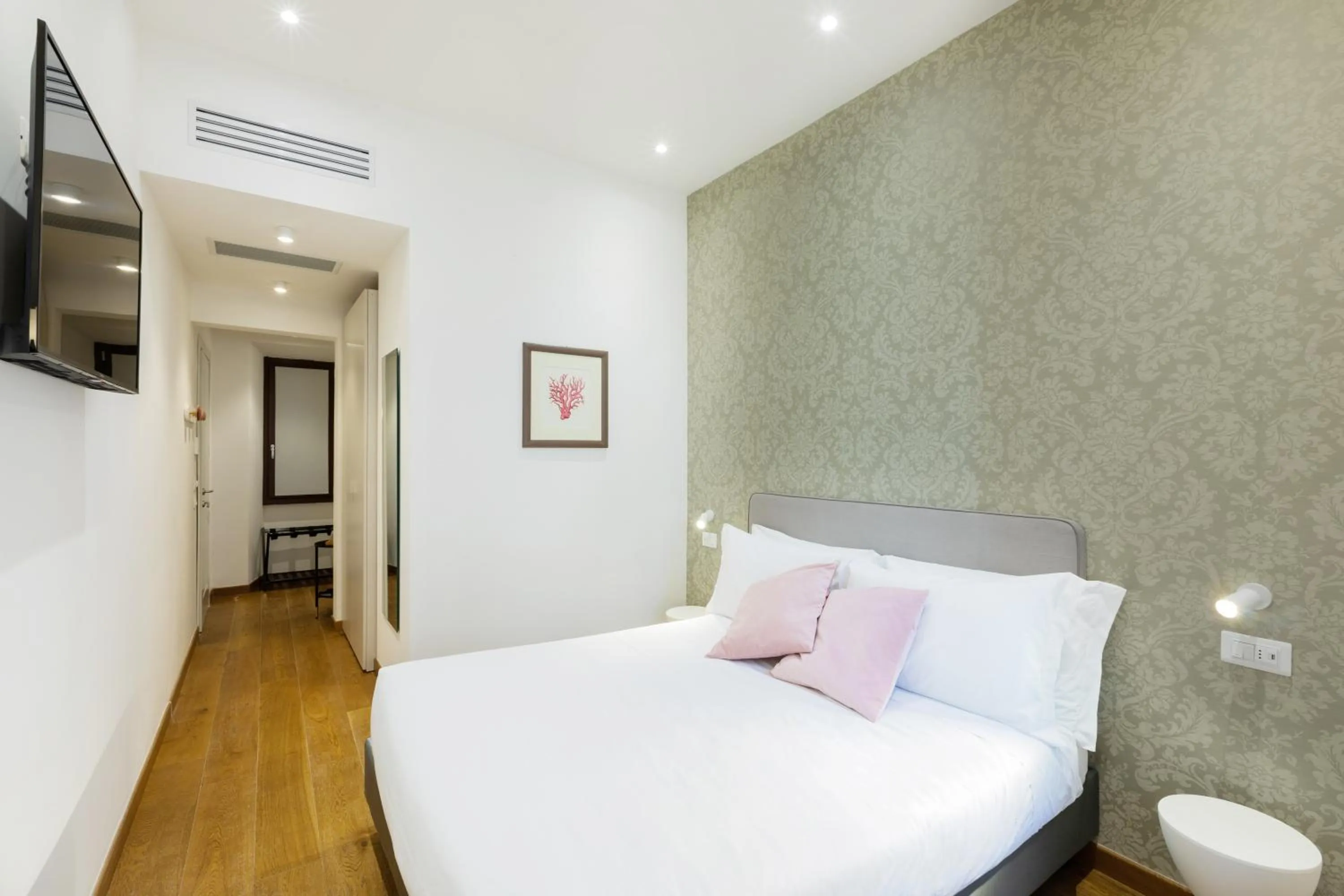 Photo of the whole room, Bed in Amabilia Florence