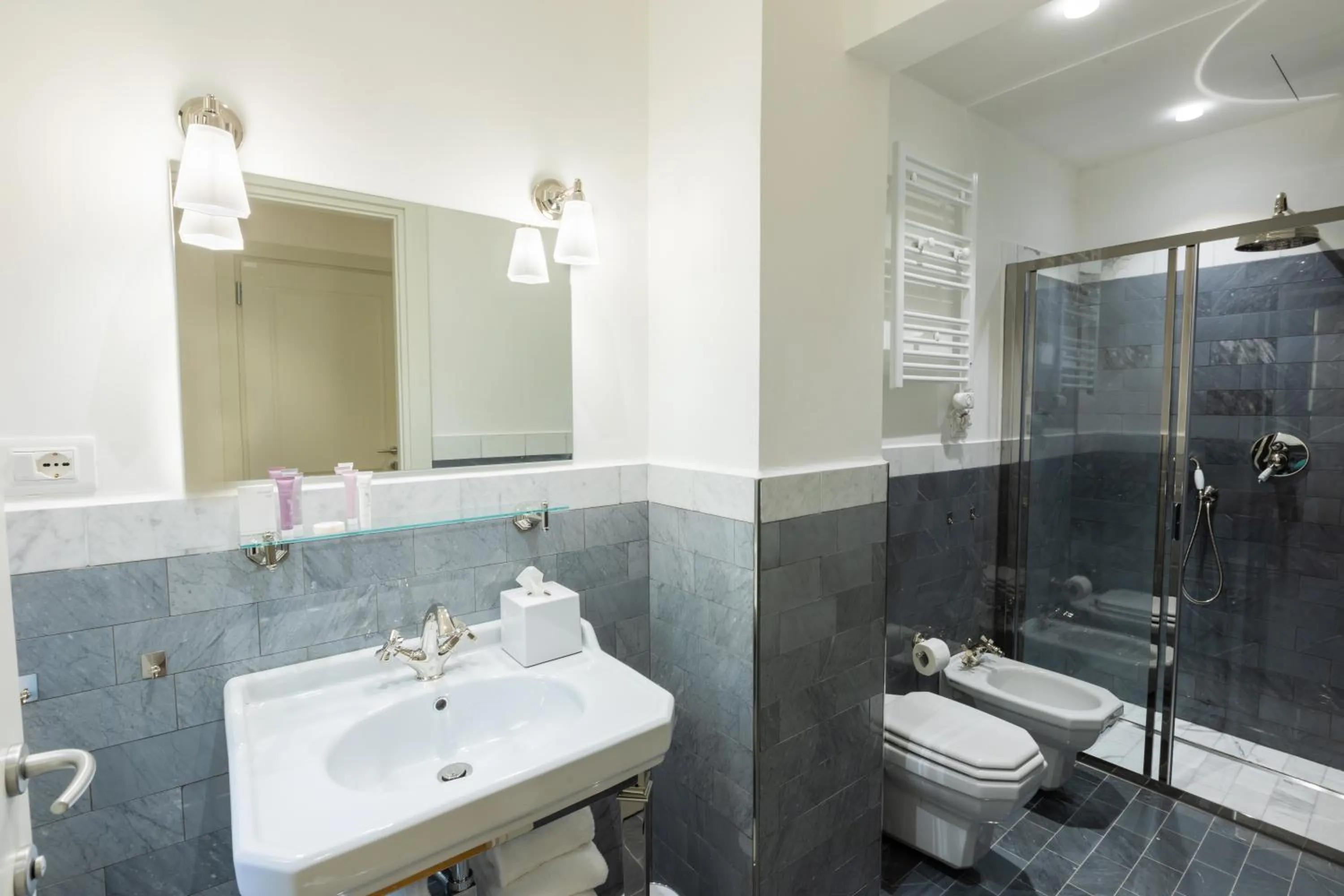 Toilet in Amabilia Florence