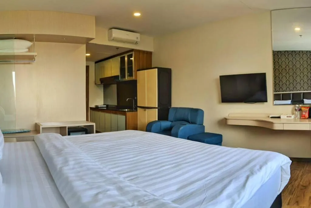 Bed in Lovina 0305 at Pelita Nagoya Apartment