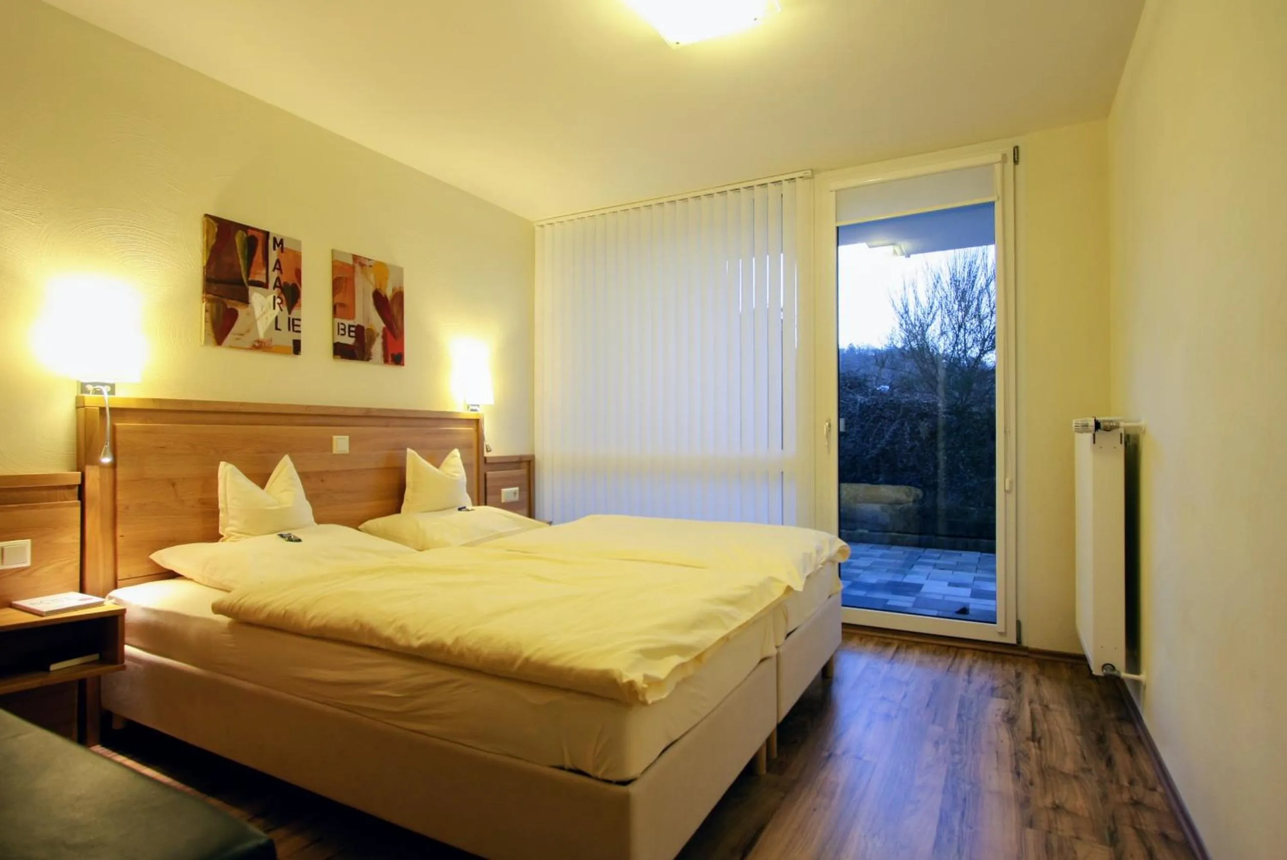 Bed in Eifel Hotel Schneider am Maar