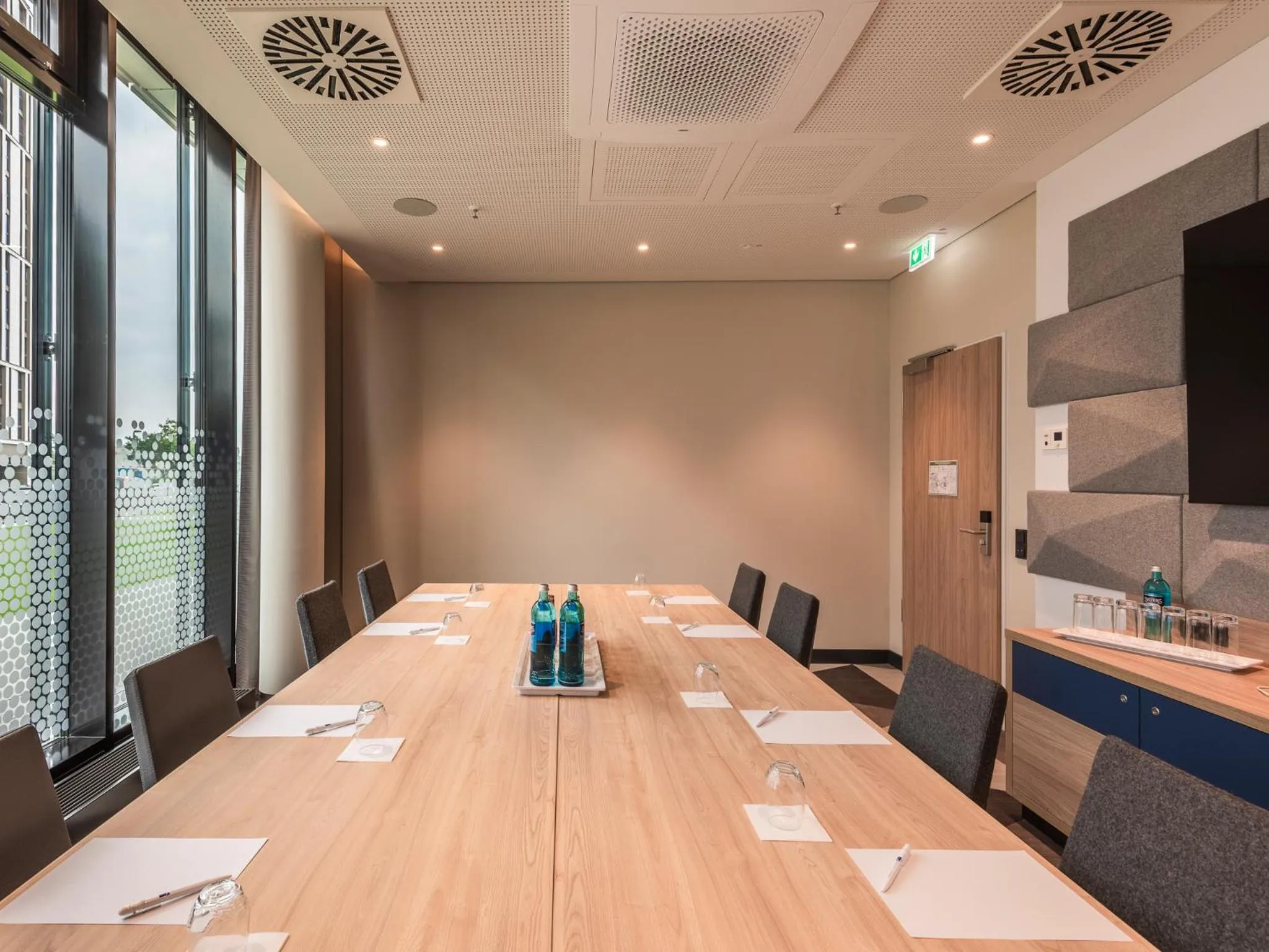 Business facilities in Holiday Inn Express Düsseldorf - Hauptbahnhof by IHG