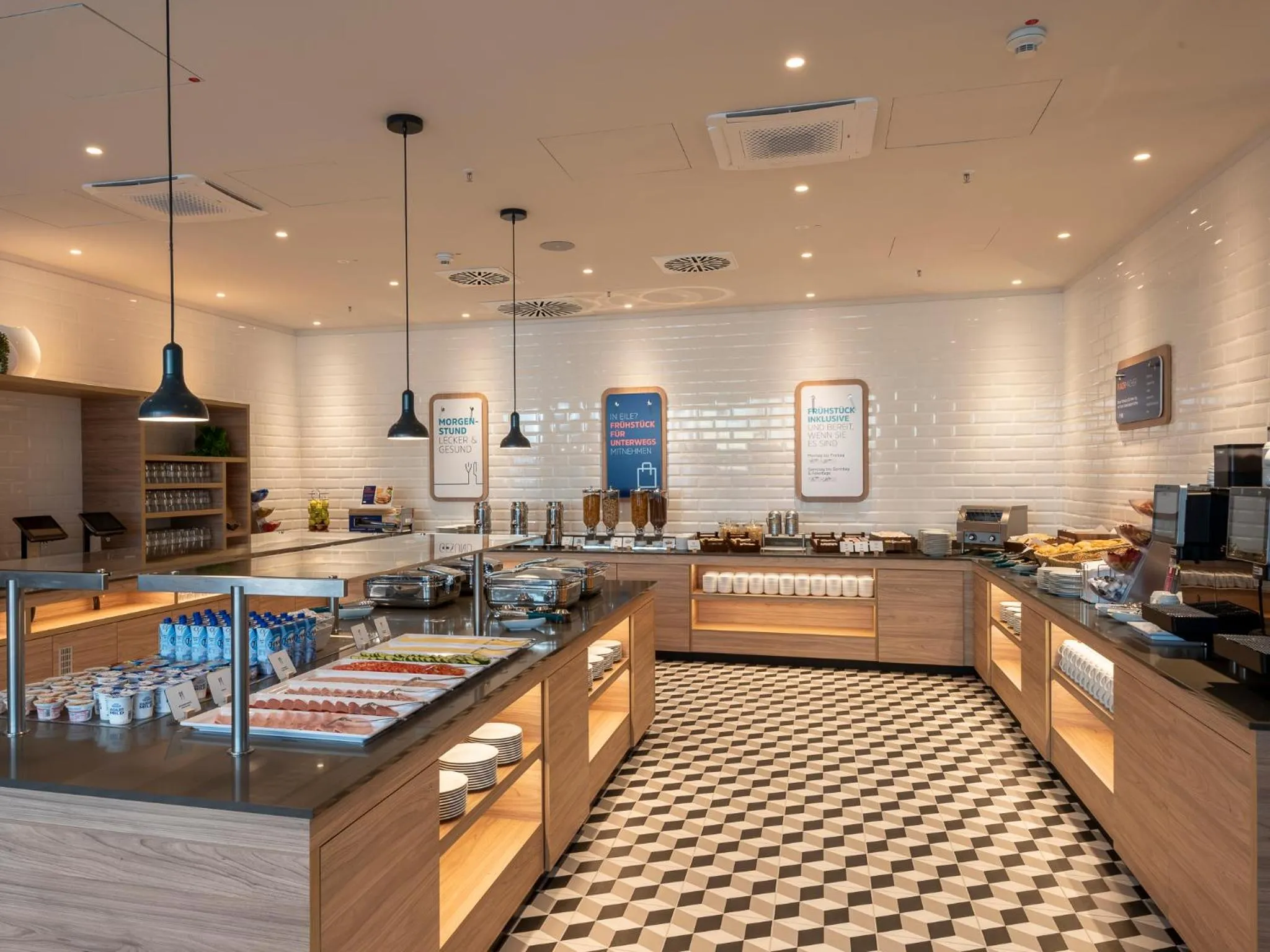 Breakfast in Holiday Inn Express Düsseldorf - Hauptbahnhof by IHG