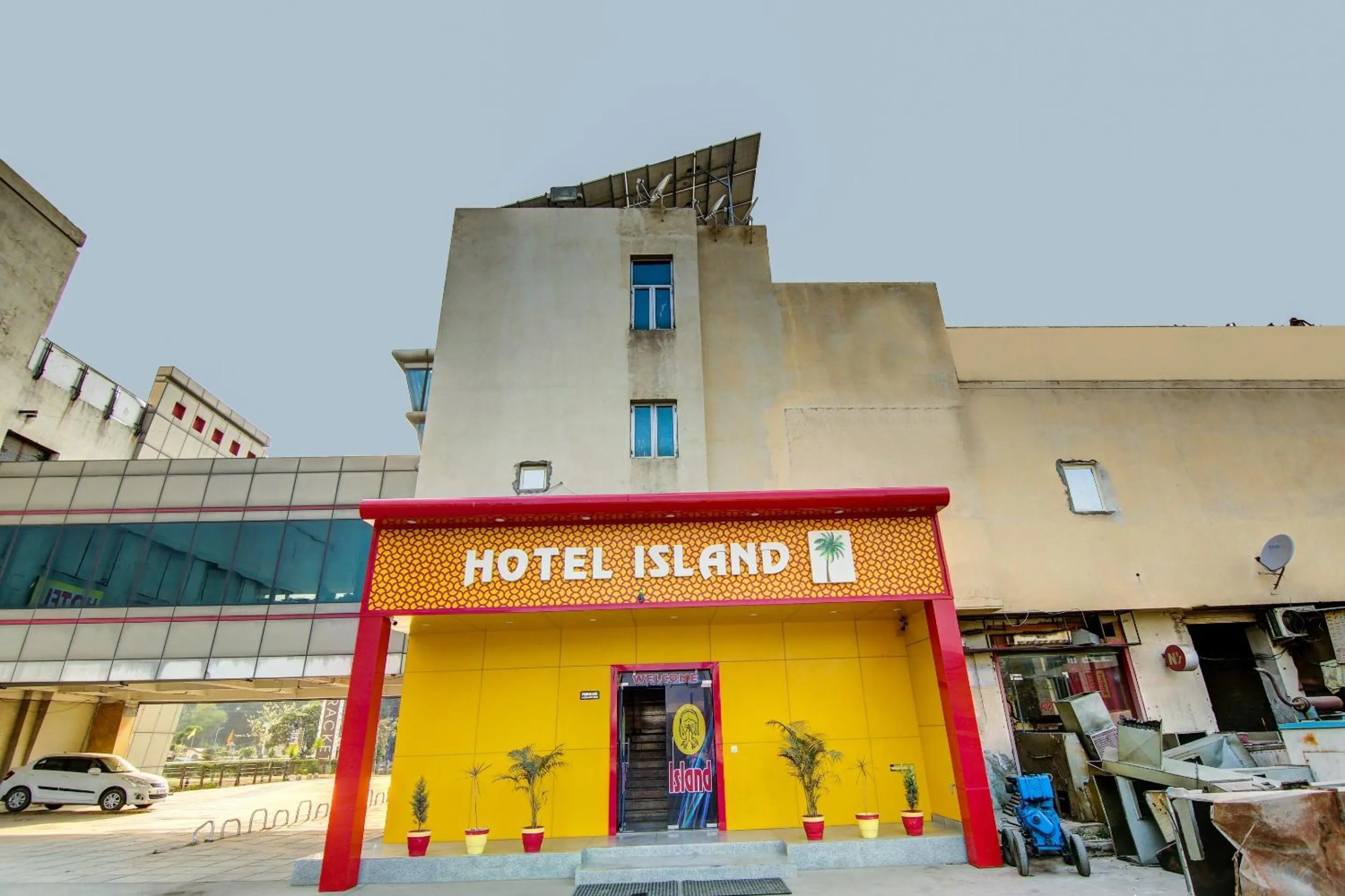 Facade/entrance in Hotel O Island