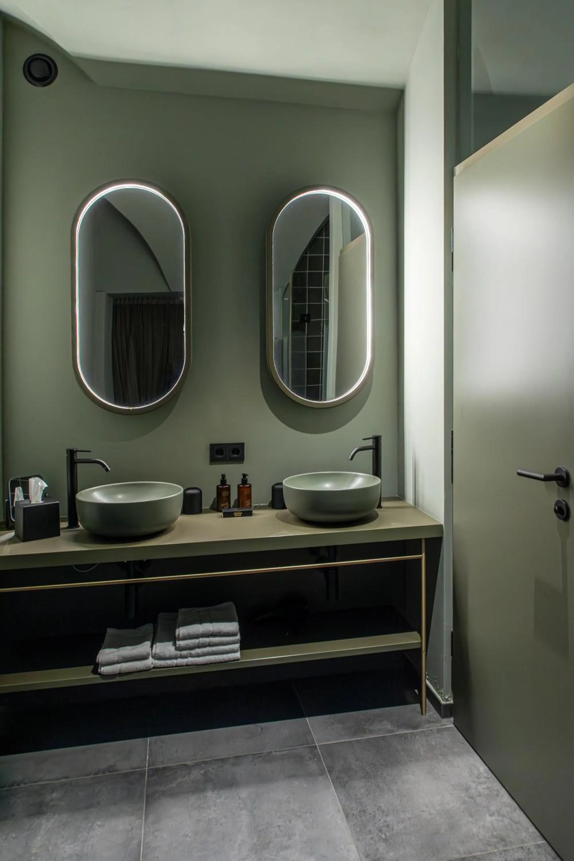 Bathroom in Altstadthotel Weisses Kreuz