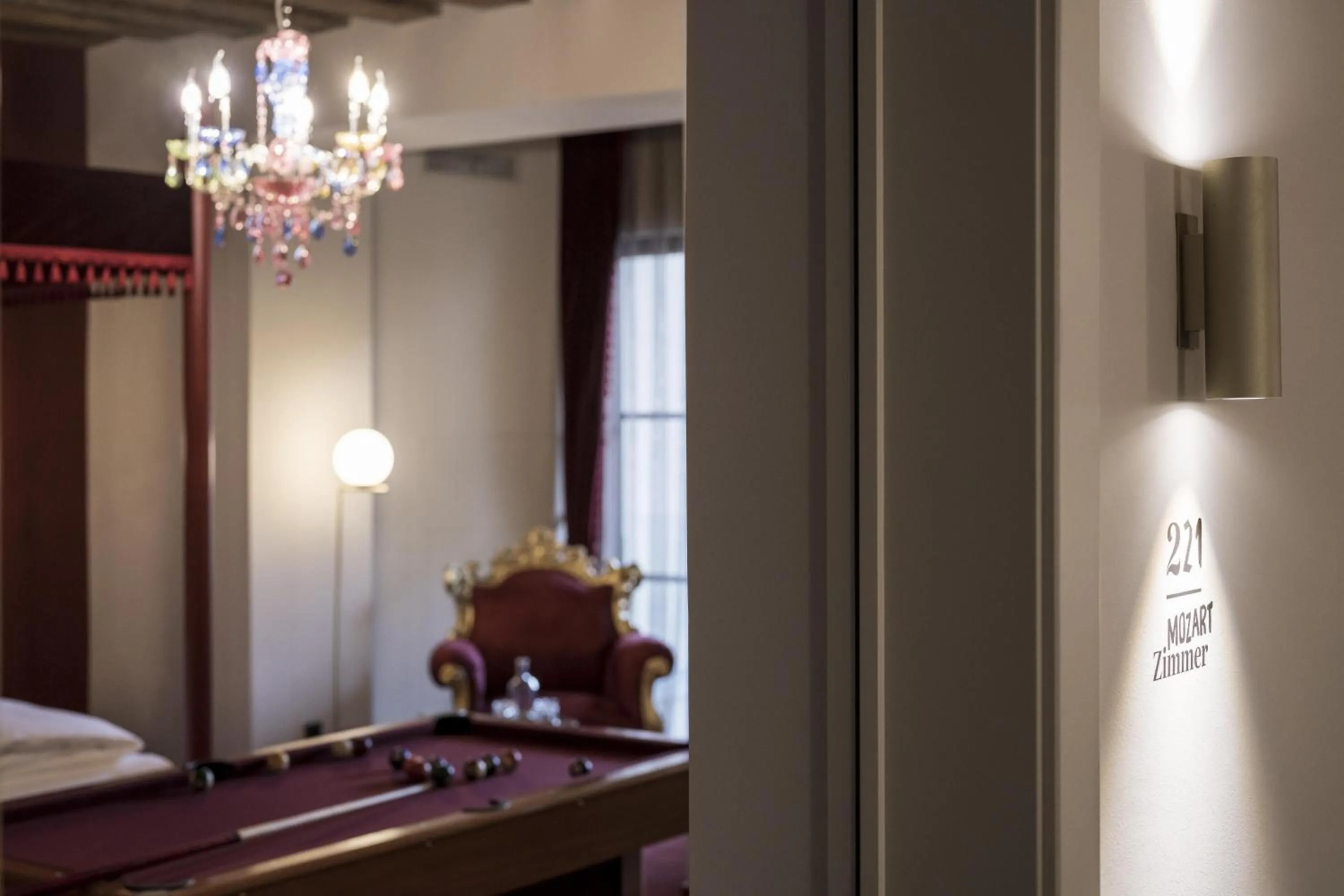 Living room, Bed in Altstadthotel Weisses Kreuz