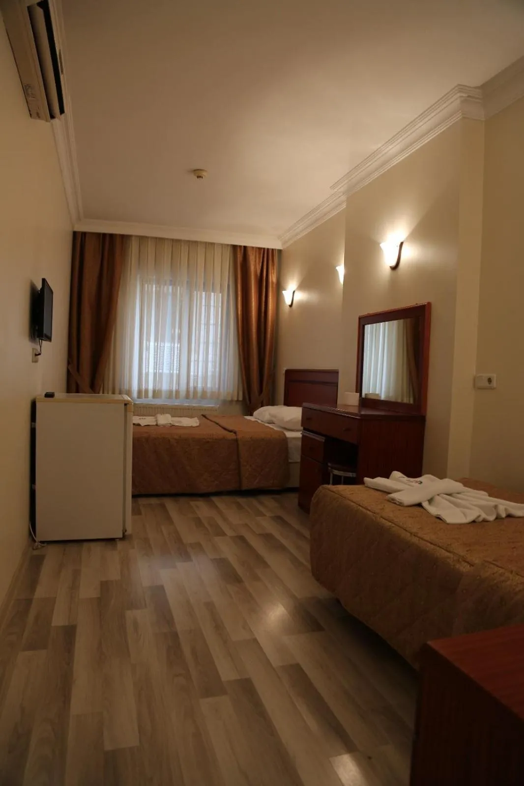 EMOS HOTEL