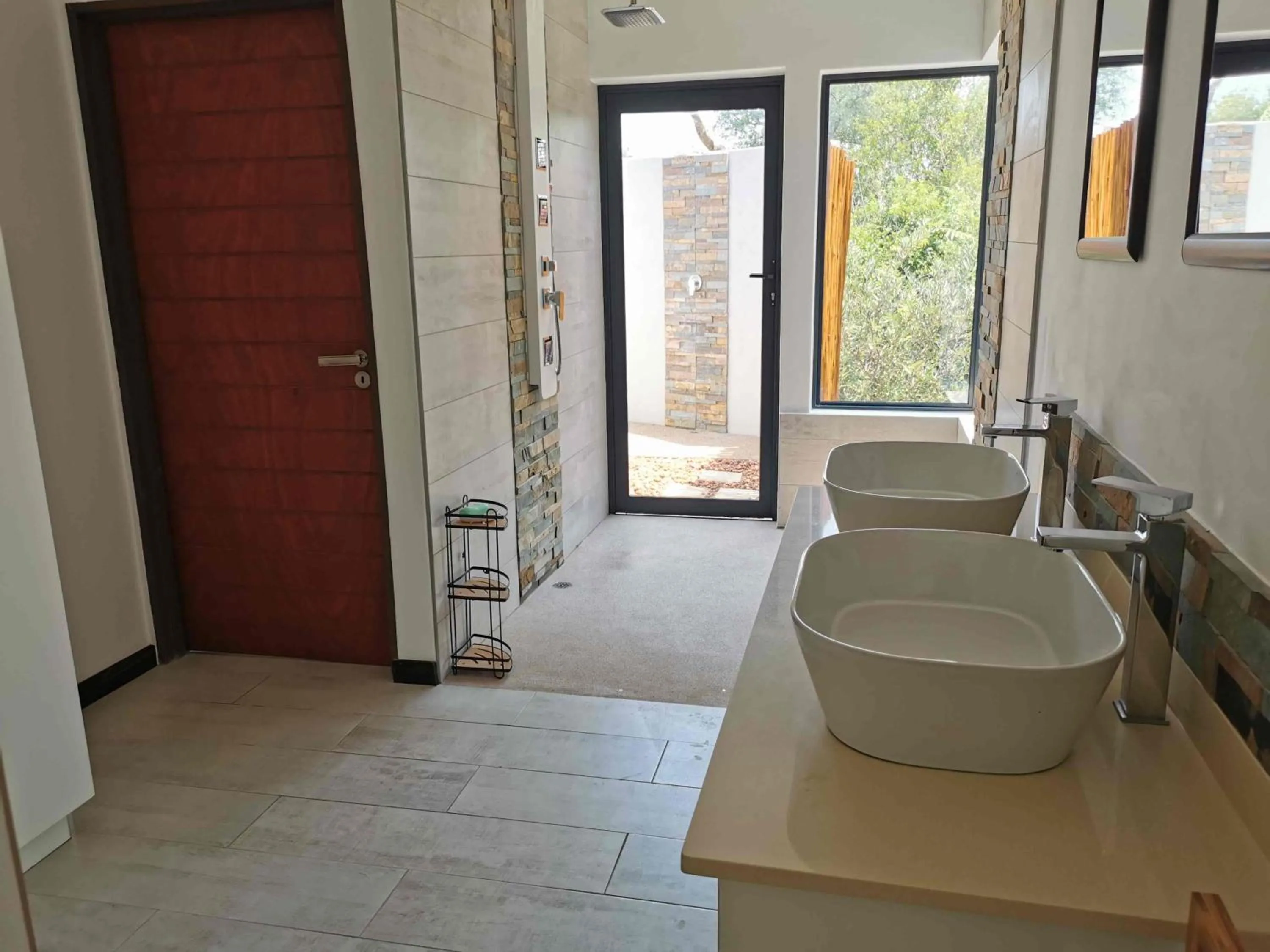 Bathroom in Gem In The Bush Lodge