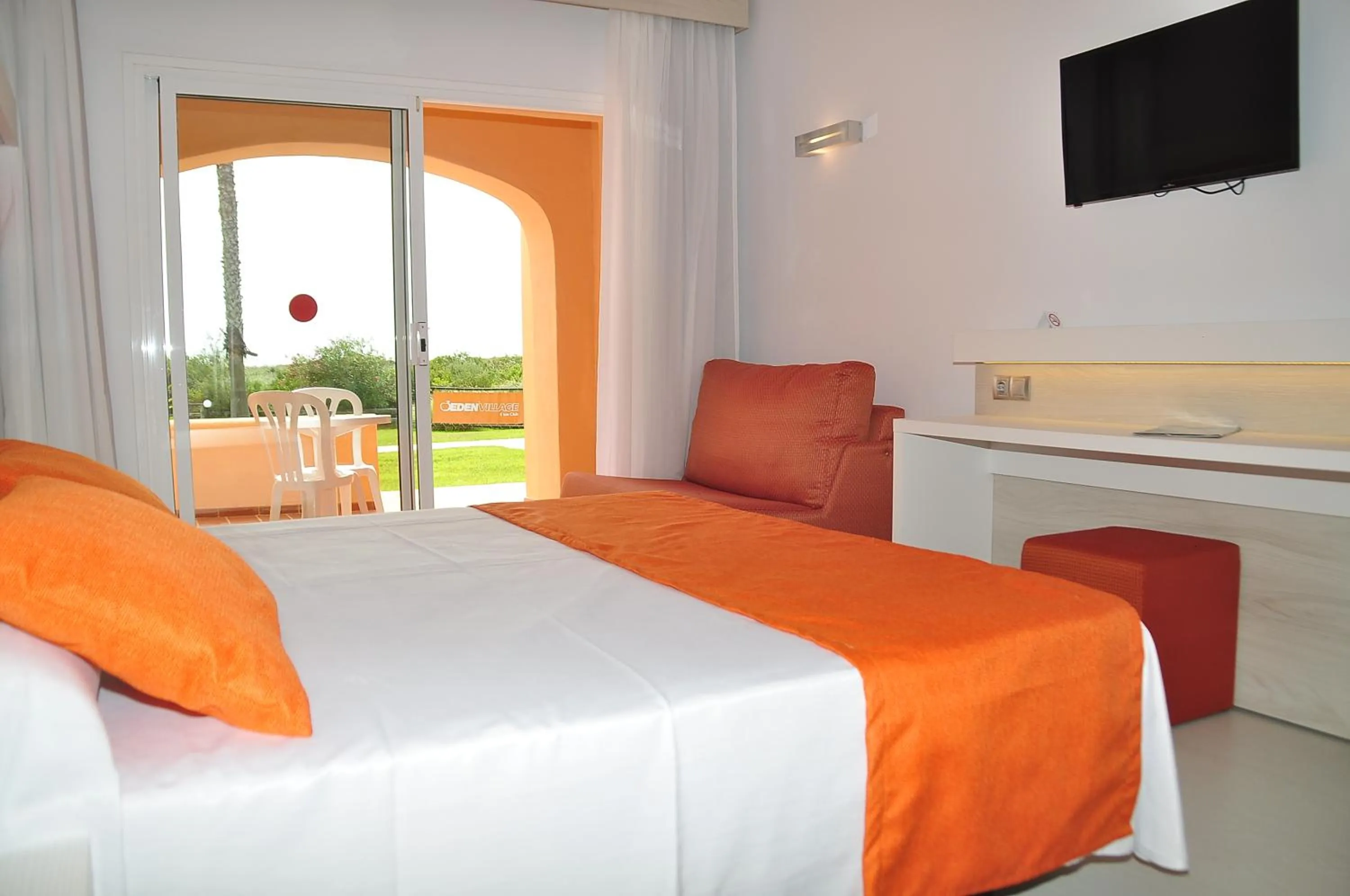 Bedroom, Bed in Arenas de Son Bou