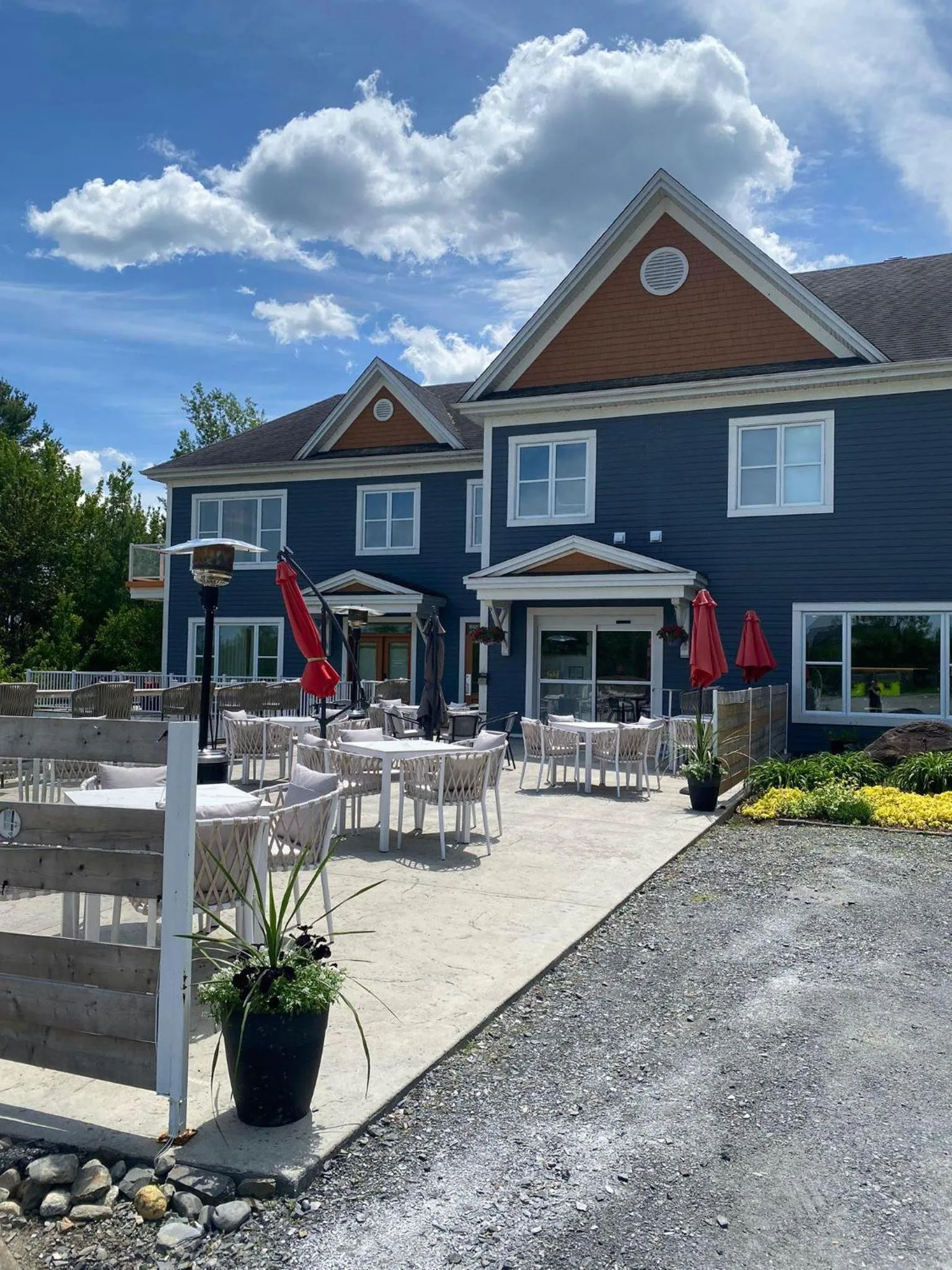 Property building in Au Sommet du Lac Magog