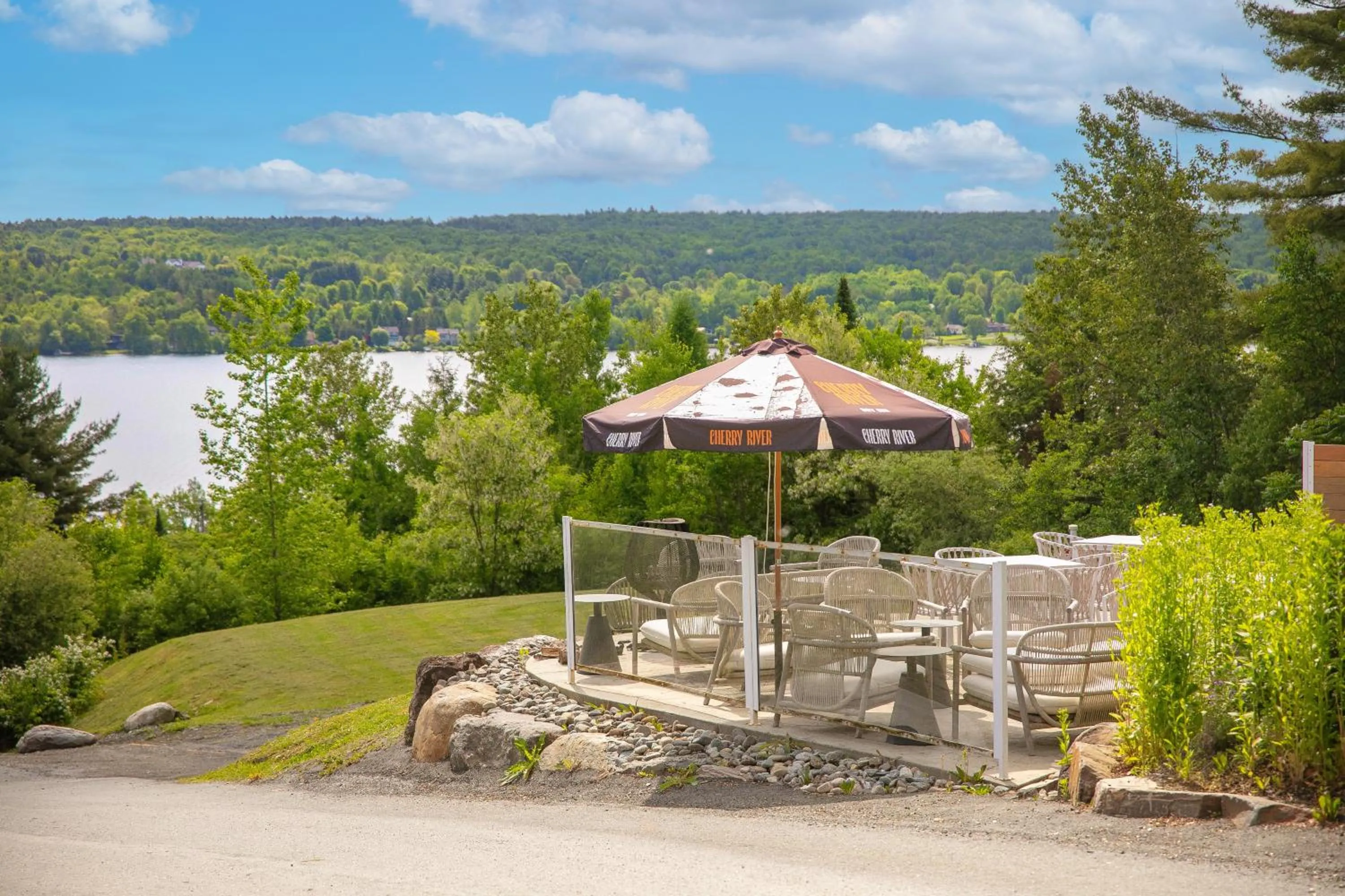 Restaurant/places to eat in Au Sommet du Lac Magog