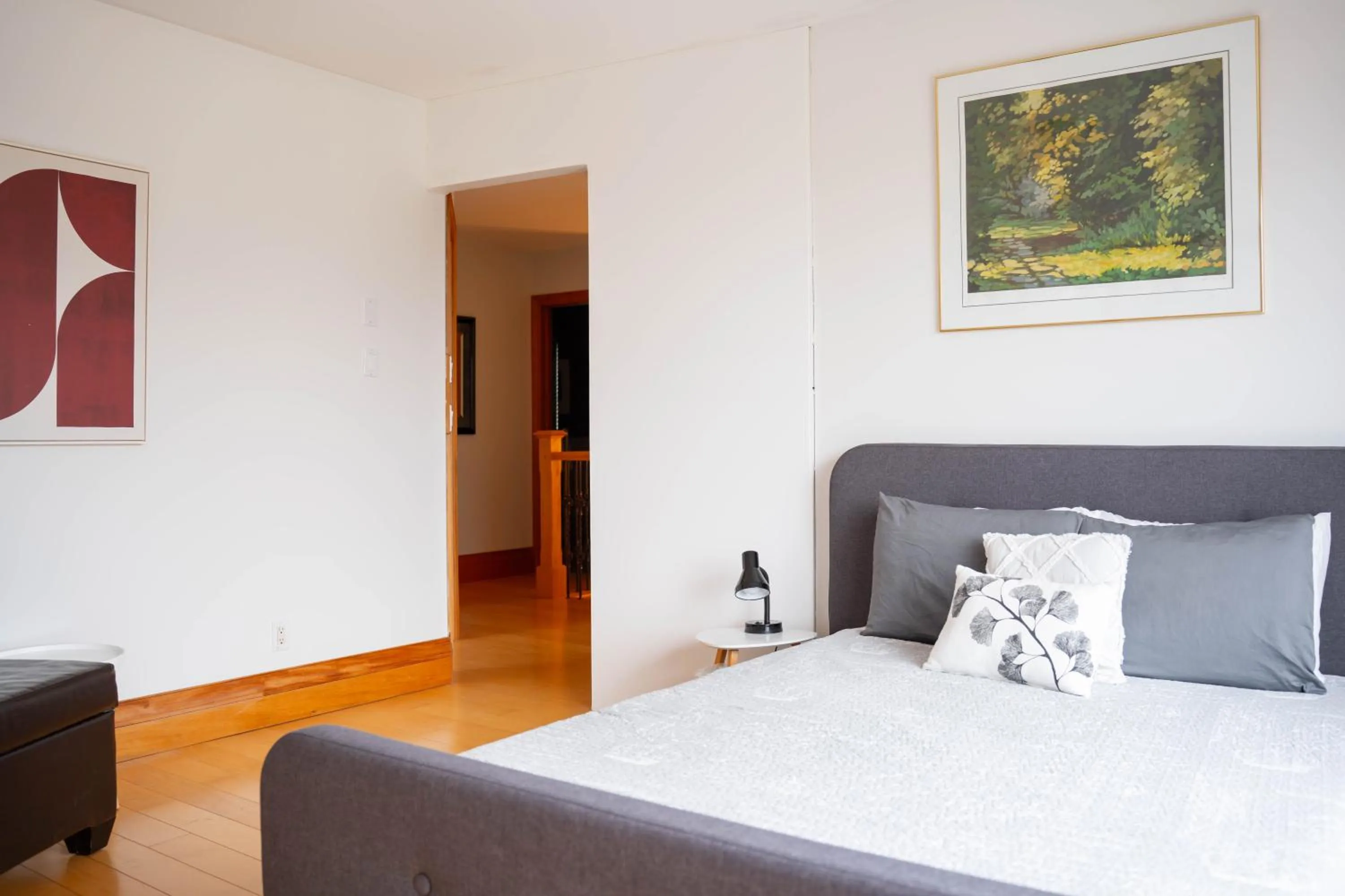 Bedroom, Bed in Au Sommet du Lac Magog