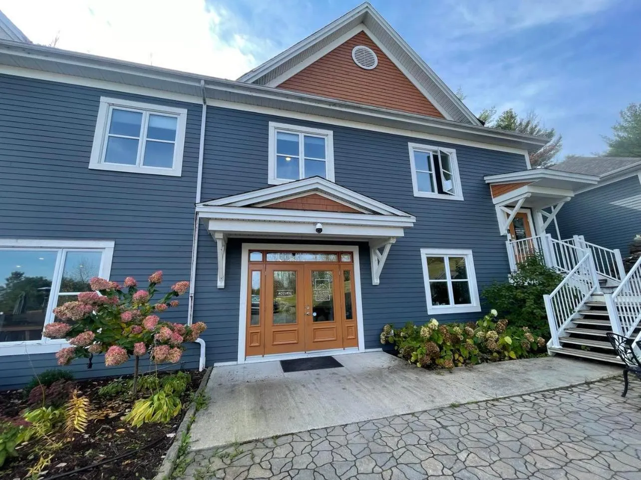 Property building in Au Sommet du Lac Magog