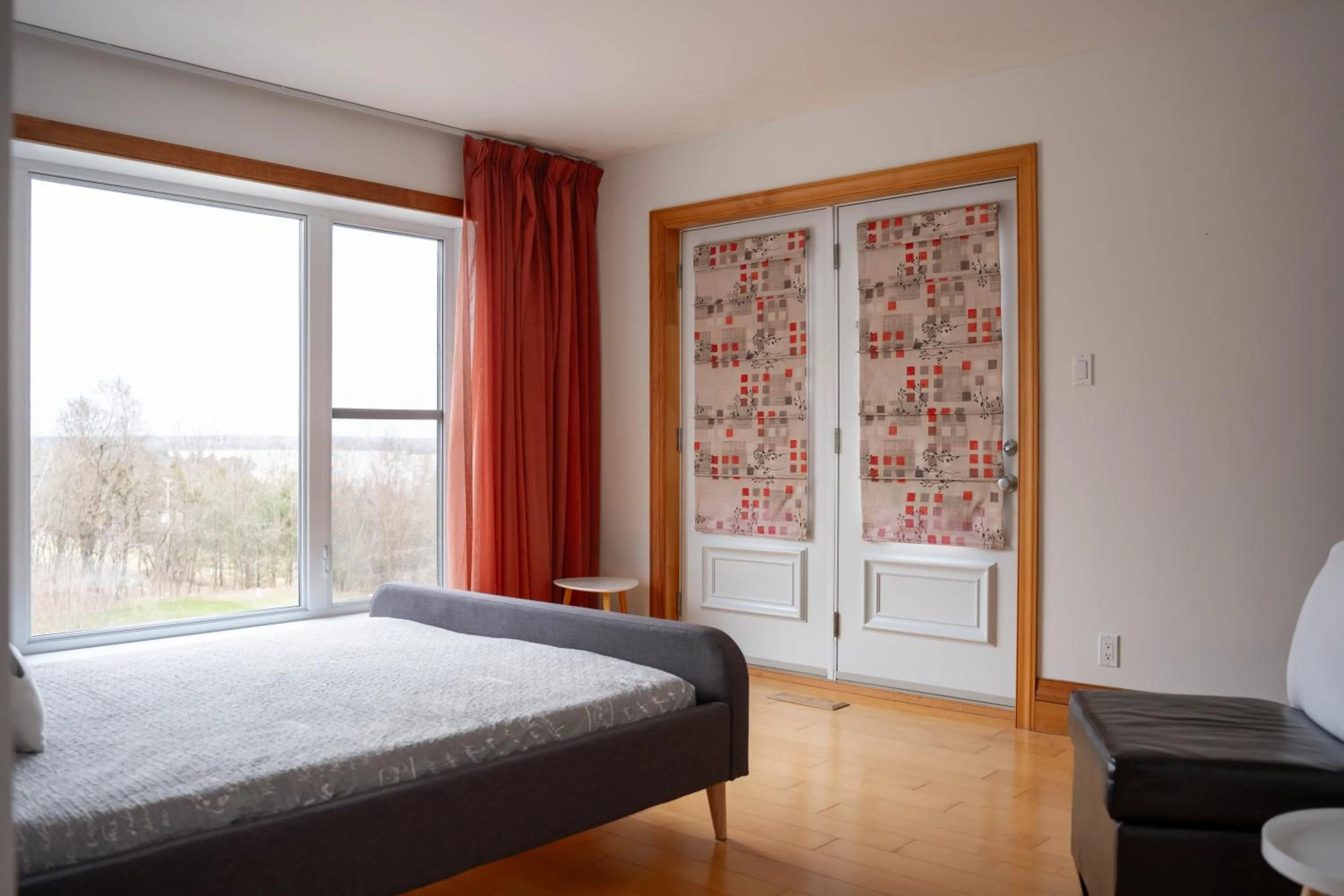 Bedroom, Bed in Au Sommet du Lac Magog