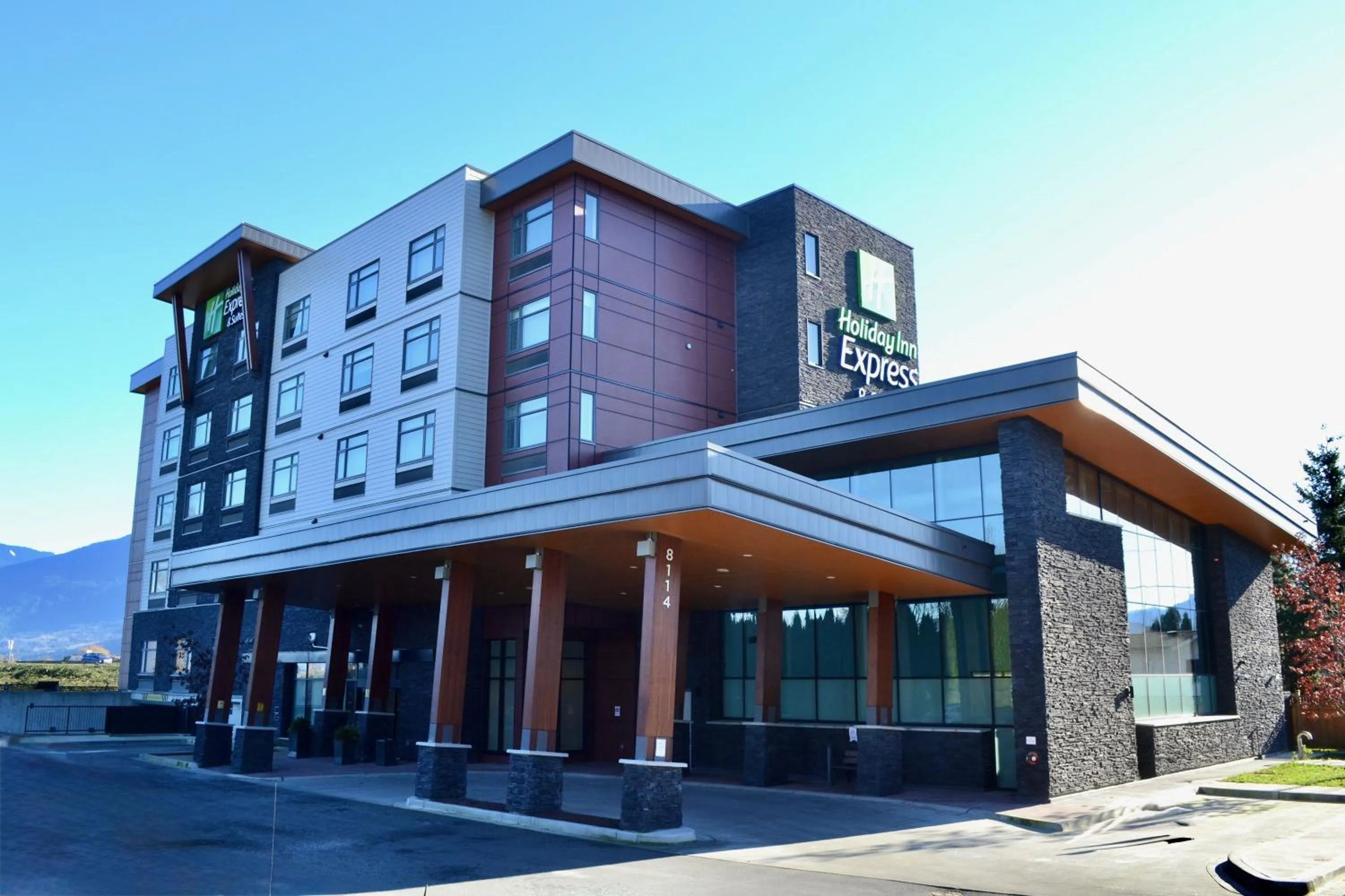 Property building in Holiday Inn Express & Suites - Chilliwack East an IHG Hotel