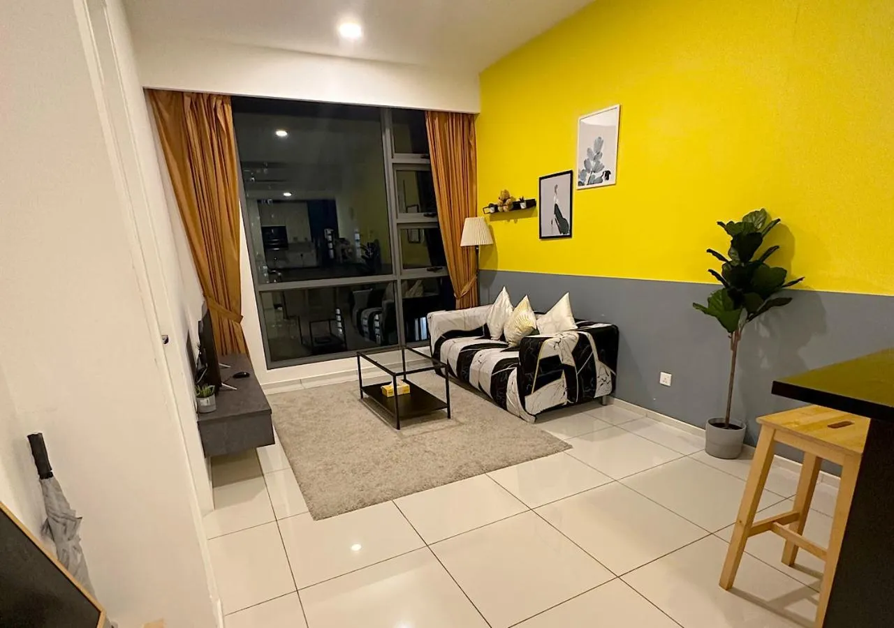 TV and multimedia in Robertson PanoramaKL Suites