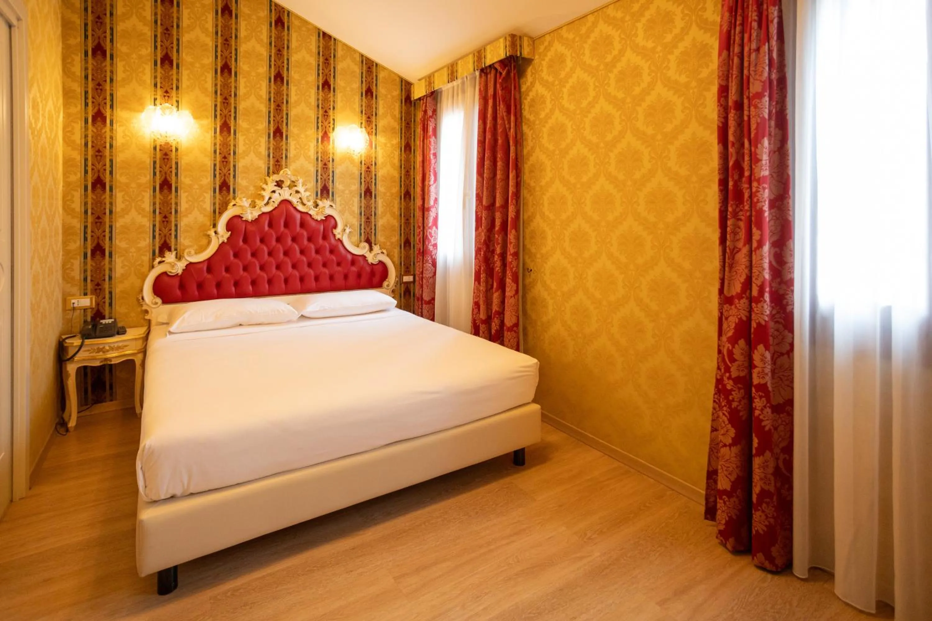 Bed in Duomo Boutique Hotel