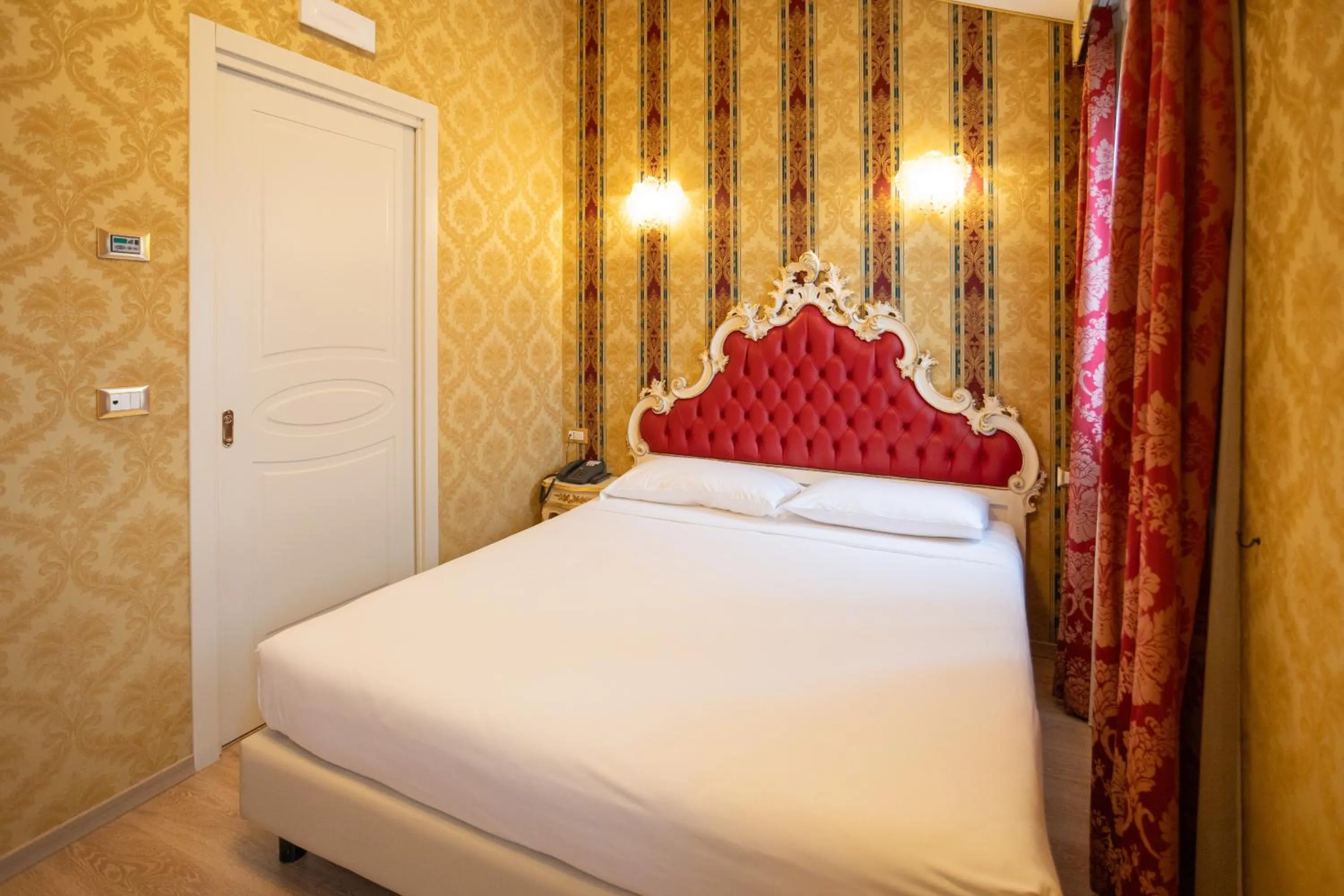 Bed in Duomo Boutique Hotel