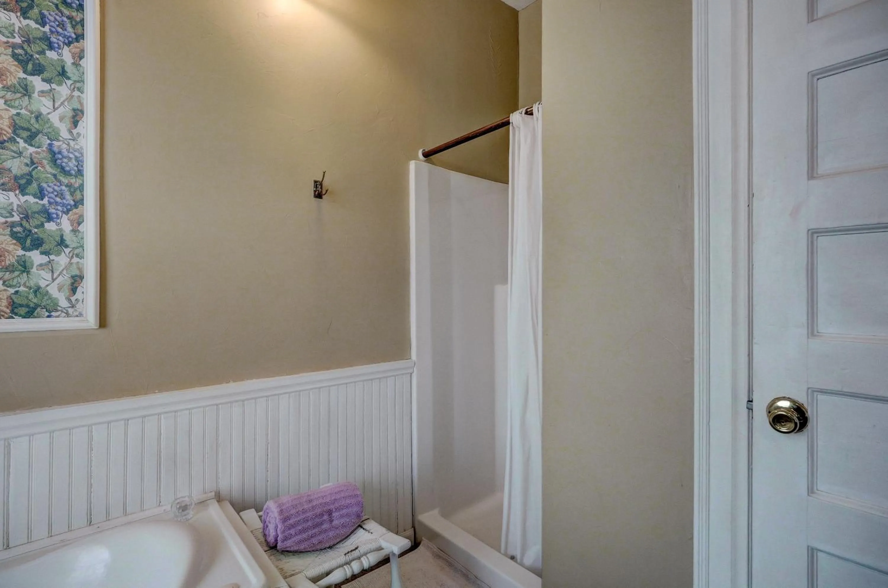 Shower in Grandison Inn