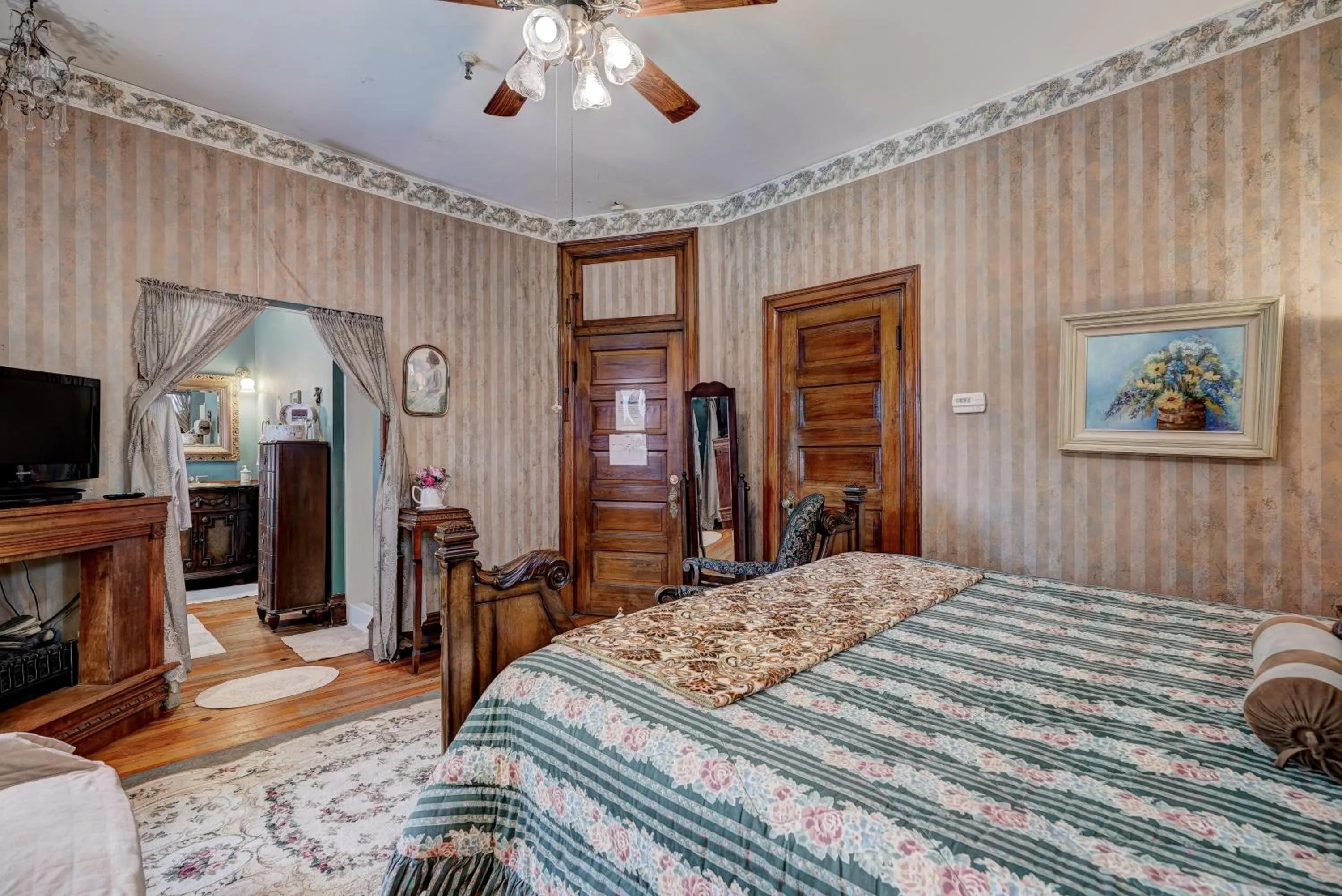 Bed in Grandison Inn