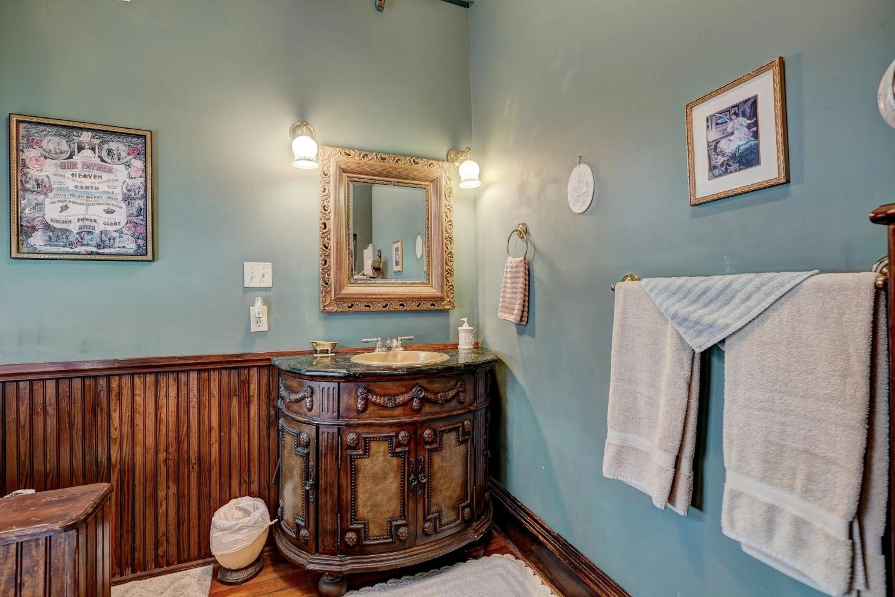 Bathroom in Grandison Inn