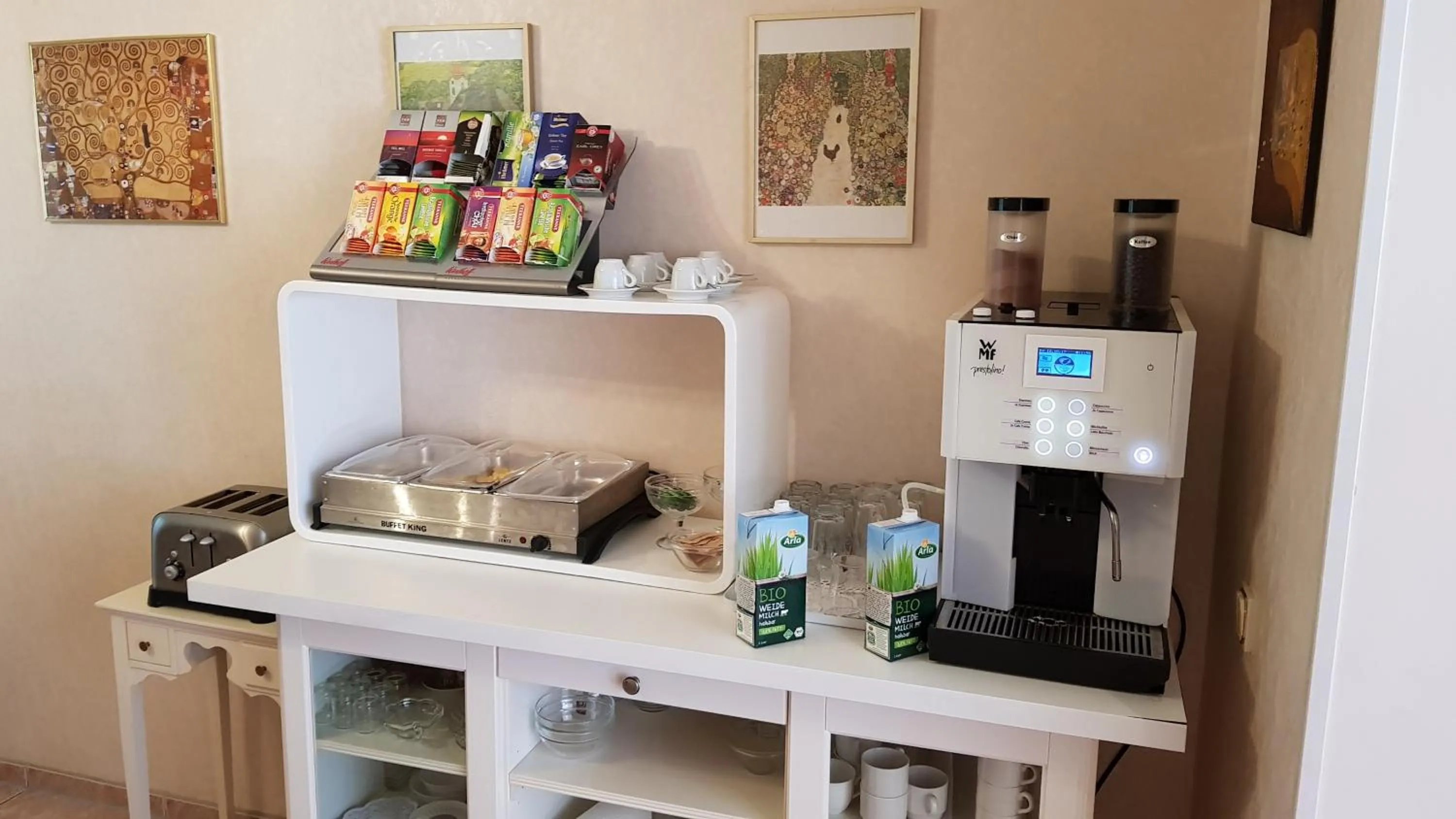 Coffee/tea facilities in Wald-Hotel